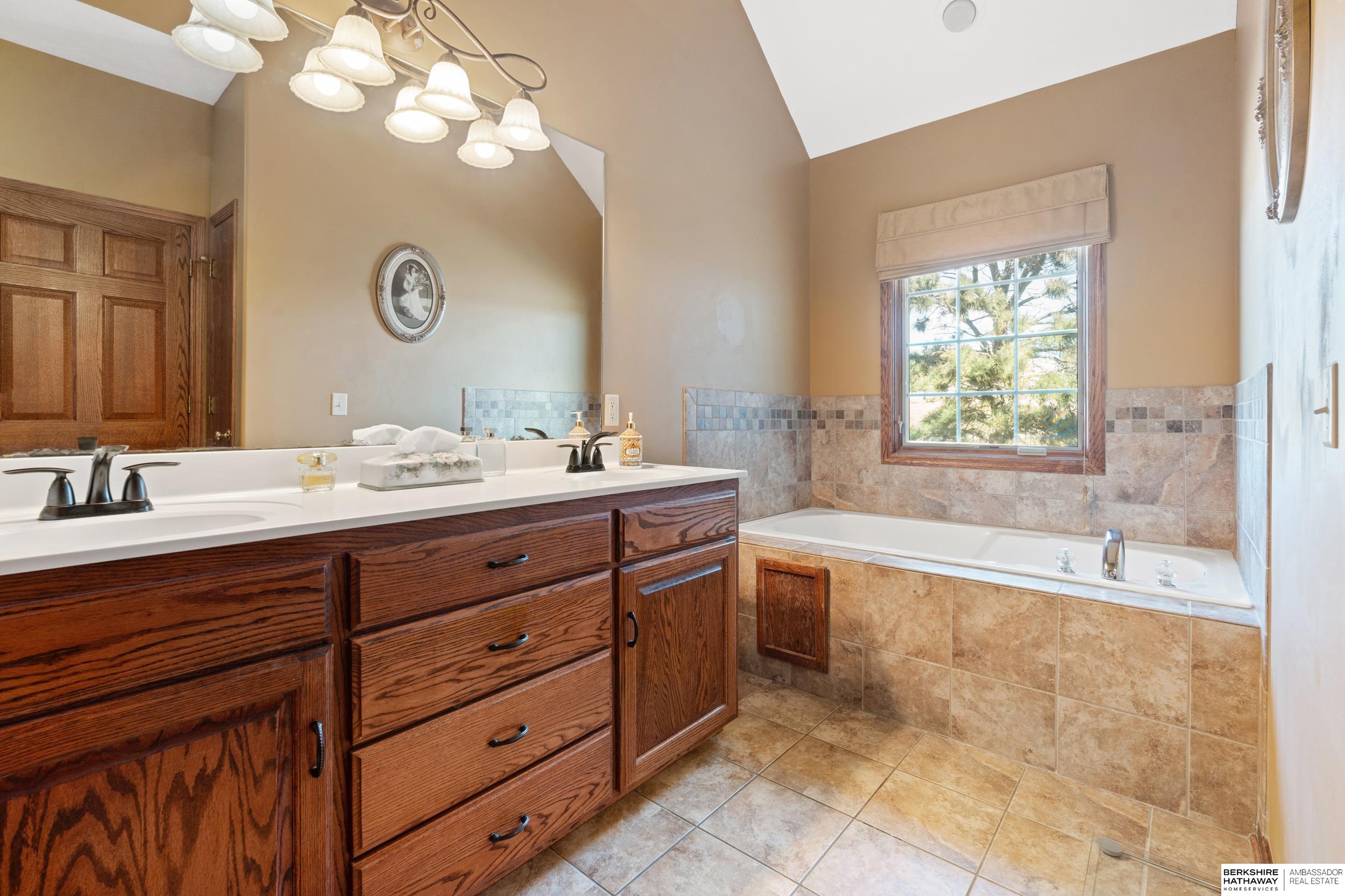 Louisville, Nebraska 68037, United States, 4 Bedrooms Bedrooms, ,3 BathroomsBathrooms,Residential,Active,85761