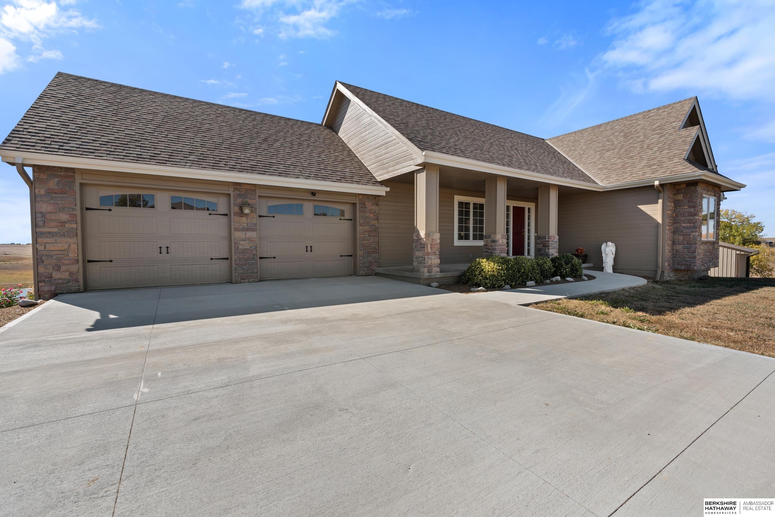 Louisville, Nebraska 68037, United States, 4 Bedrooms Bedrooms, ,3 BathroomsBathrooms,Residential,Active,85761