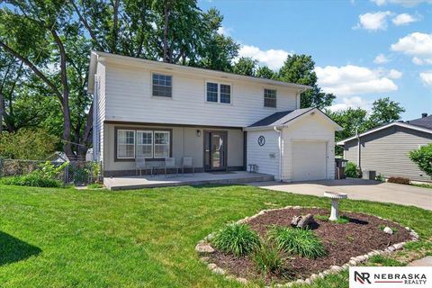 Photo of 810 Smith Circle, Papillion, NE 68046 (MLS # 22612993)