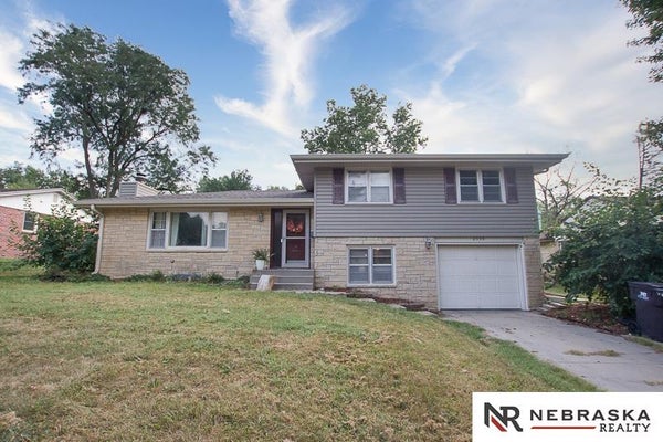 2539 WOODS BLVD, LINCOLN, NE 68502 - Image 2daa166feecf56a3cbc57b194471f00e/601541593