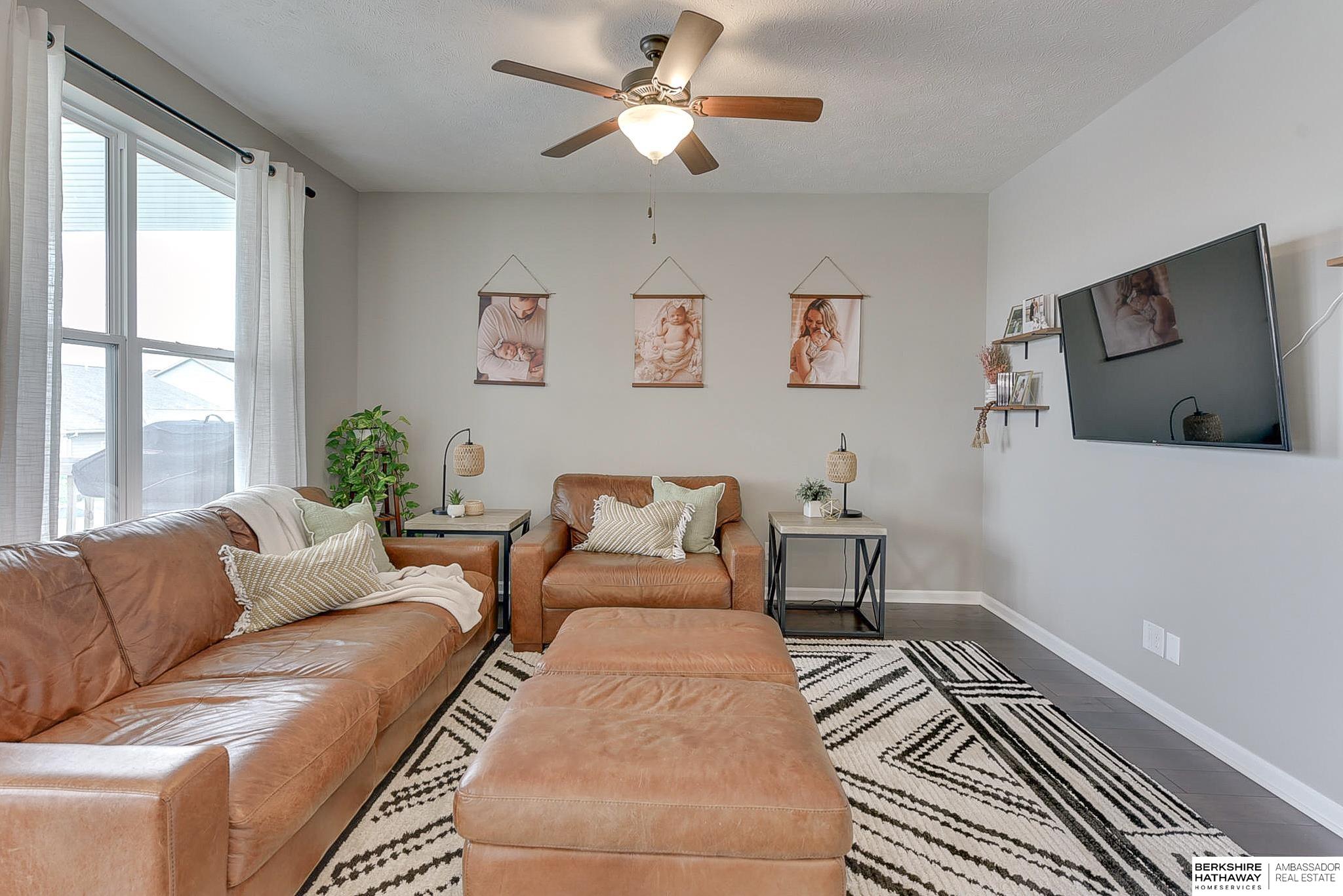 Gretna, Nebraska 68028, United States, 3 Bedrooms Bedrooms, ,3 BathroomsBathrooms,Residential,Pending,120925