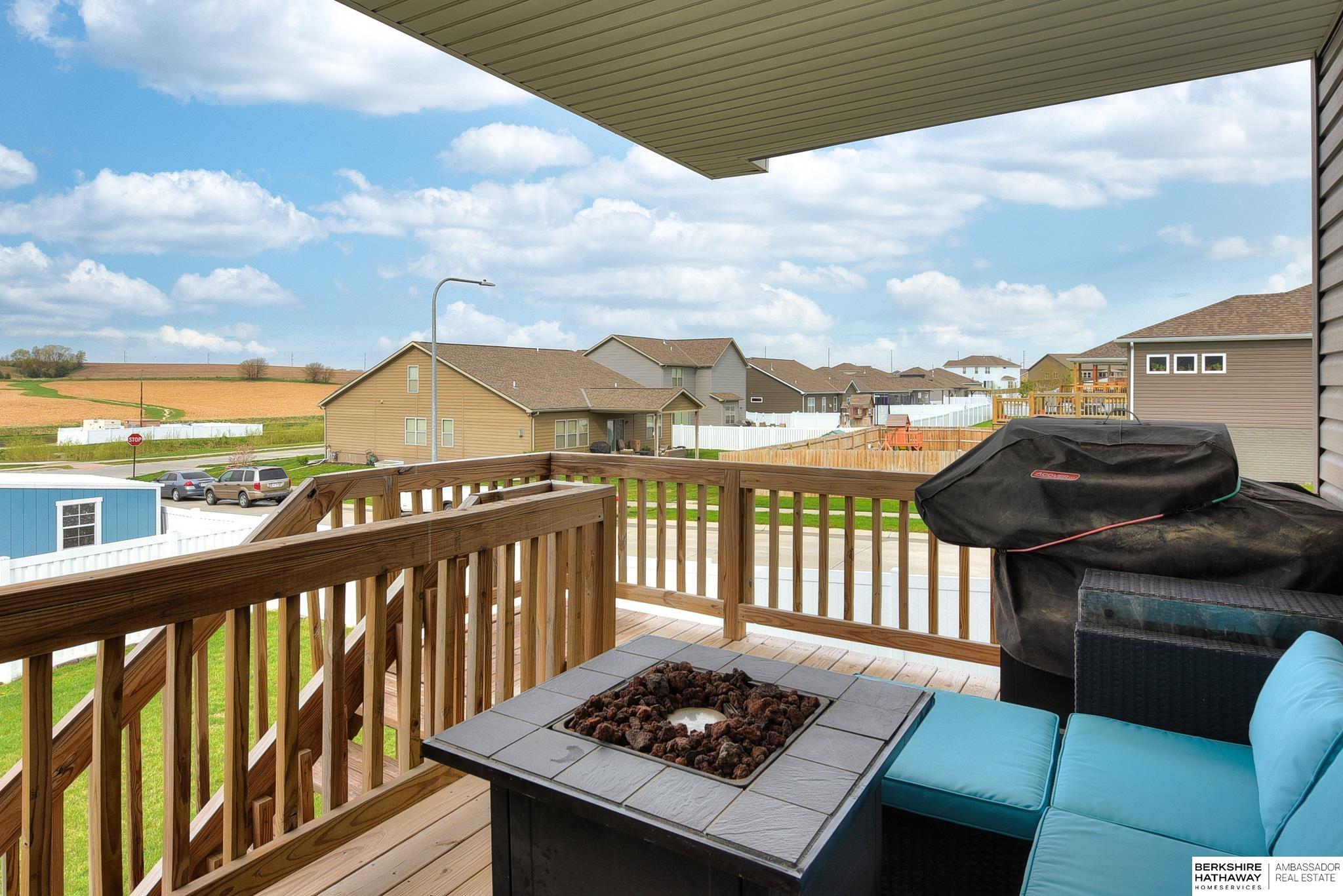 Gretna, Nebraska 68028, United States, 3 Bedrooms Bedrooms, ,3 BathroomsBathrooms,Residential,Pending,120925