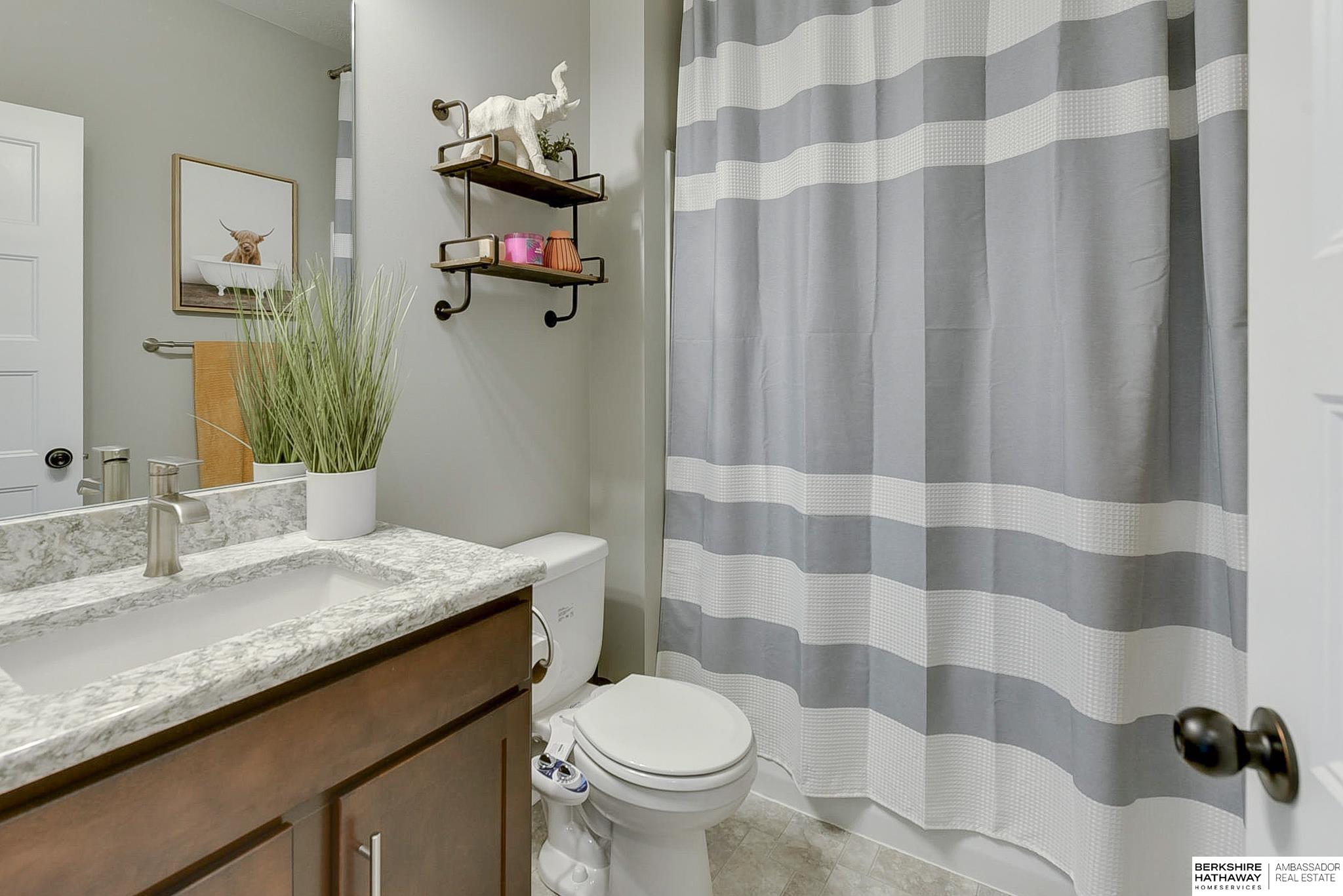 Gretna, Nebraska 68028, United States, 3 Bedrooms Bedrooms, ,3 BathroomsBathrooms,Residential,Pending,120925