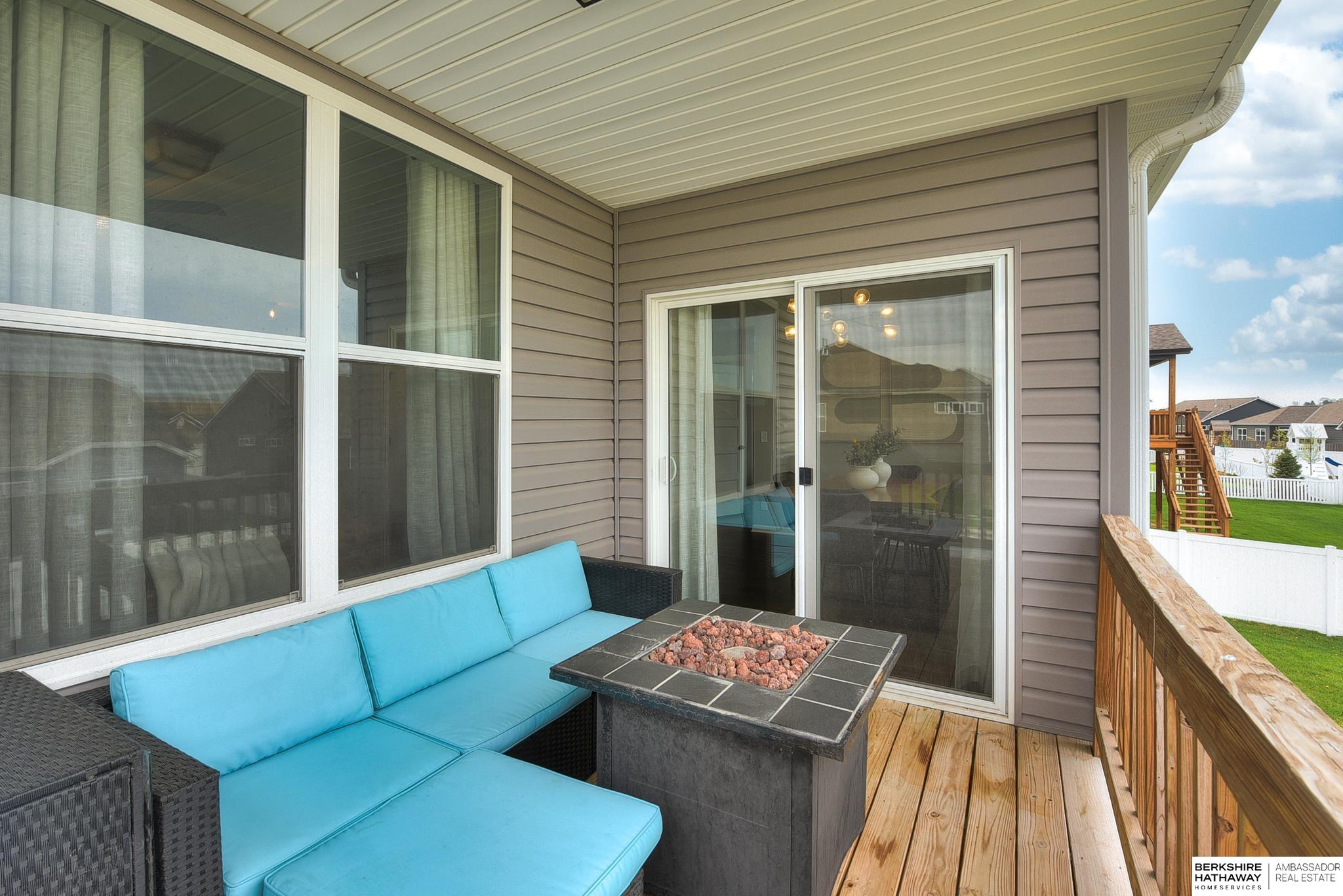 Gretna, Nebraska 68028, United States, 3 Bedrooms Bedrooms, ,3 BathroomsBathrooms,Residential,Pending,120925