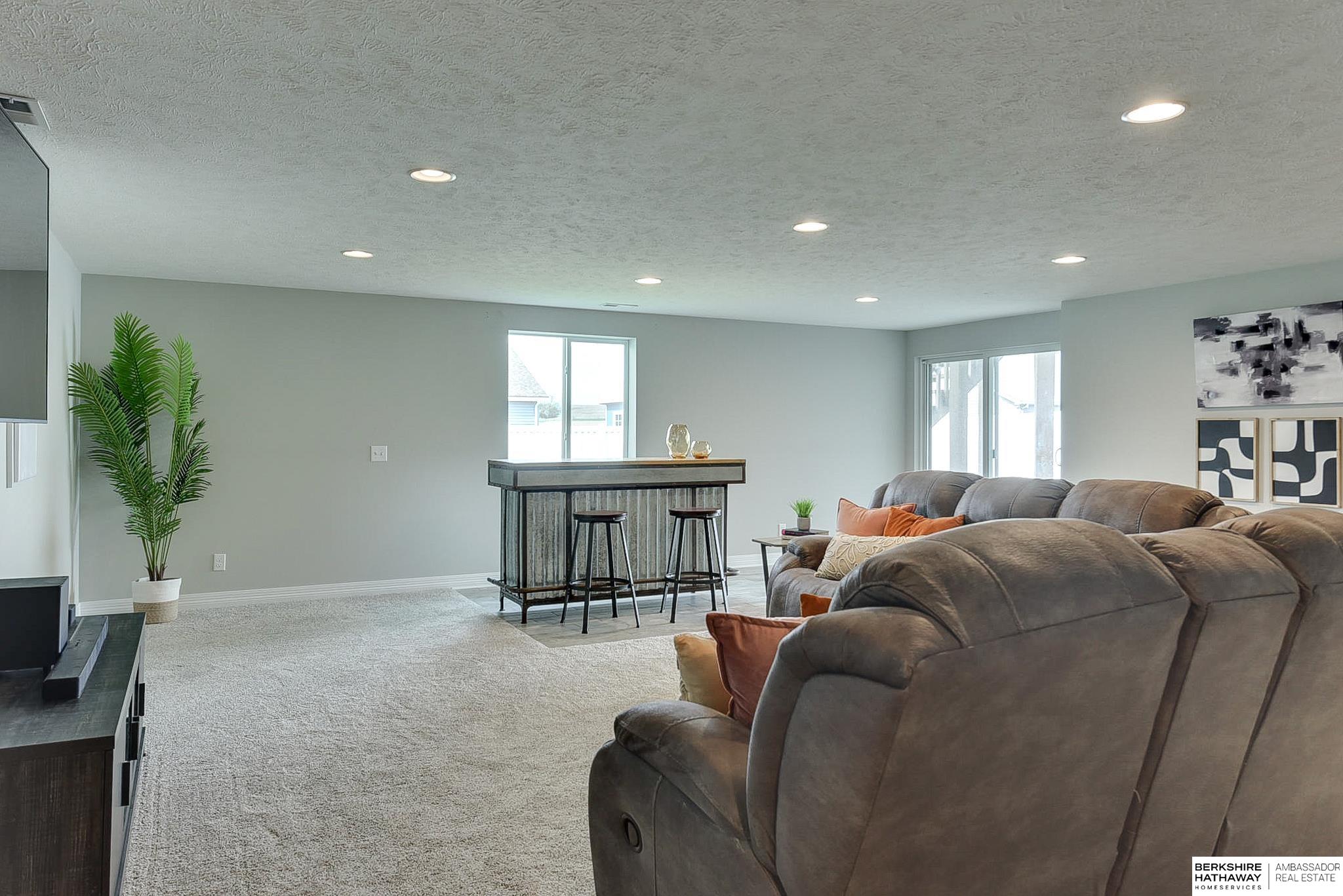 Gretna, Nebraska 68028, United States, 3 Bedrooms Bedrooms, ,3 BathroomsBathrooms,Residential,Pending,120925