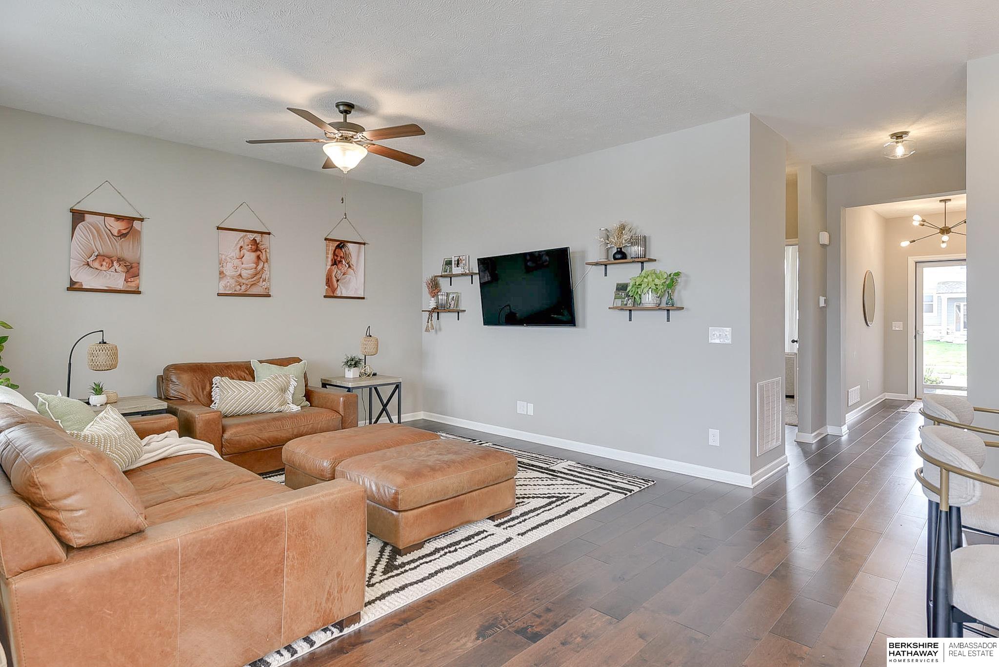 Gretna, Nebraska 68028, United States, 3 Bedrooms Bedrooms, ,3 BathroomsBathrooms,Residential,Pending,120925