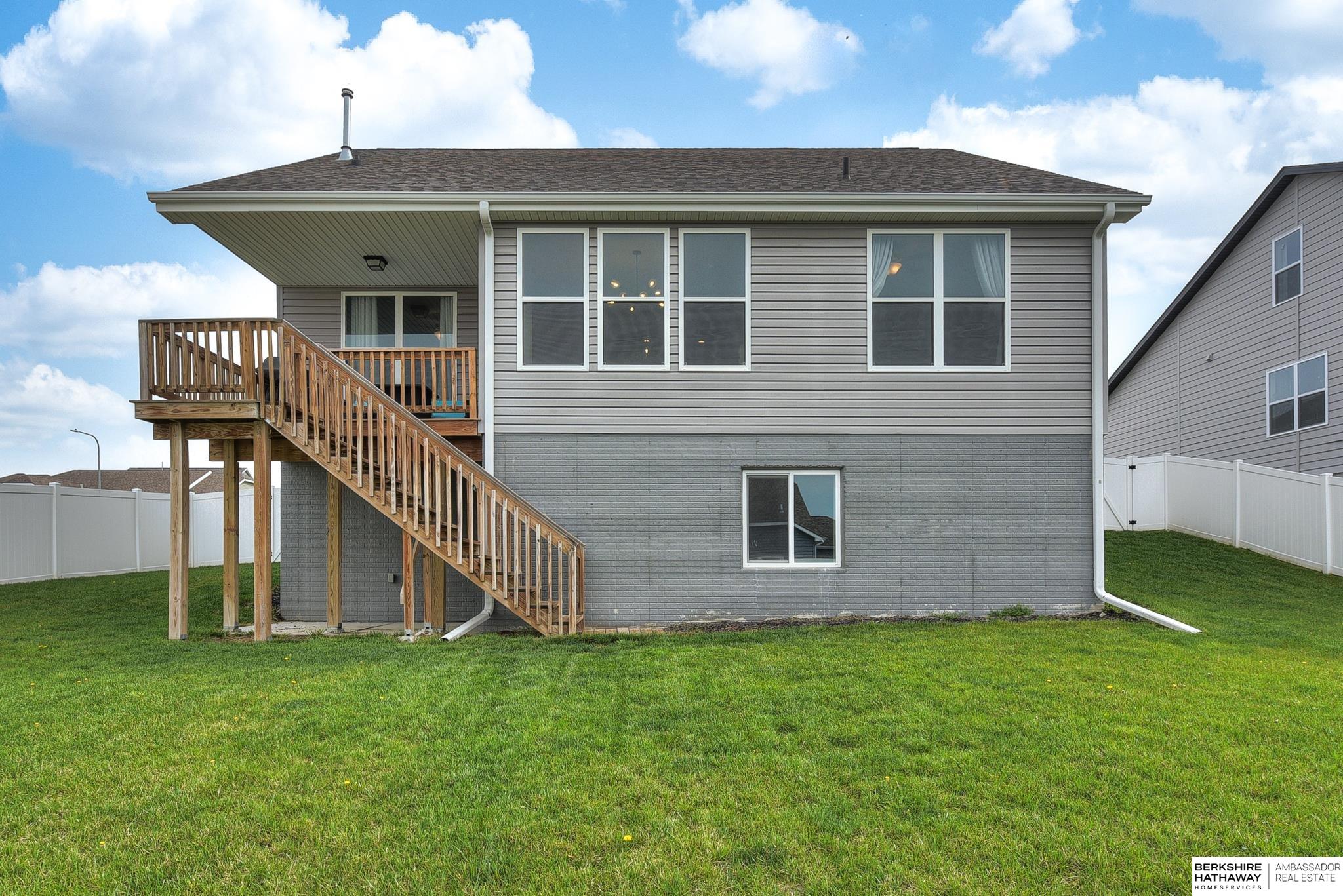 Gretna, Nebraska 68028, United States, 3 Bedrooms Bedrooms, ,3 BathroomsBathrooms,Residential,Pending,120925