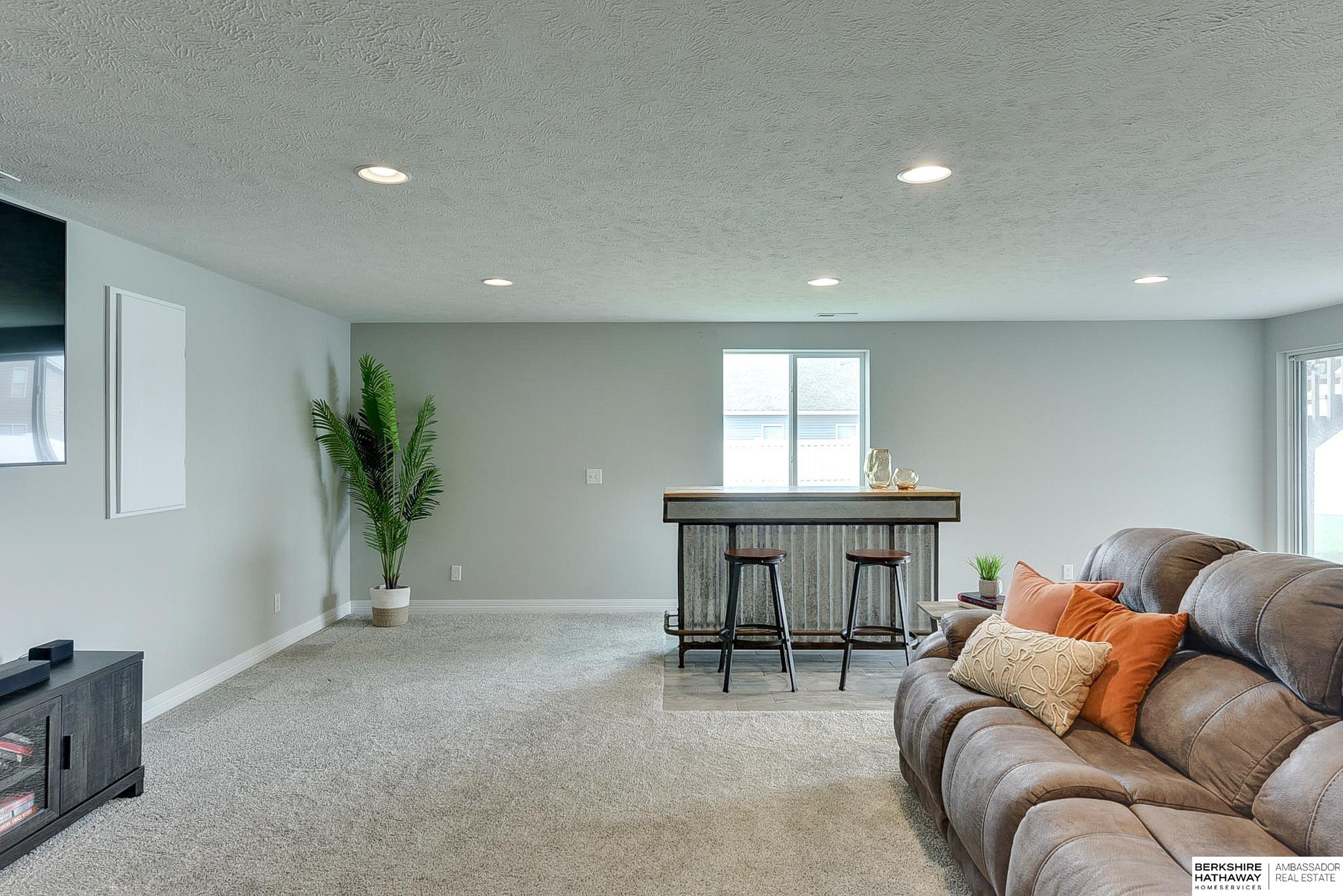 Gretna, Nebraska 68028, United States, 3 Bedrooms Bedrooms, ,3 BathroomsBathrooms,Residential,Pending,120925