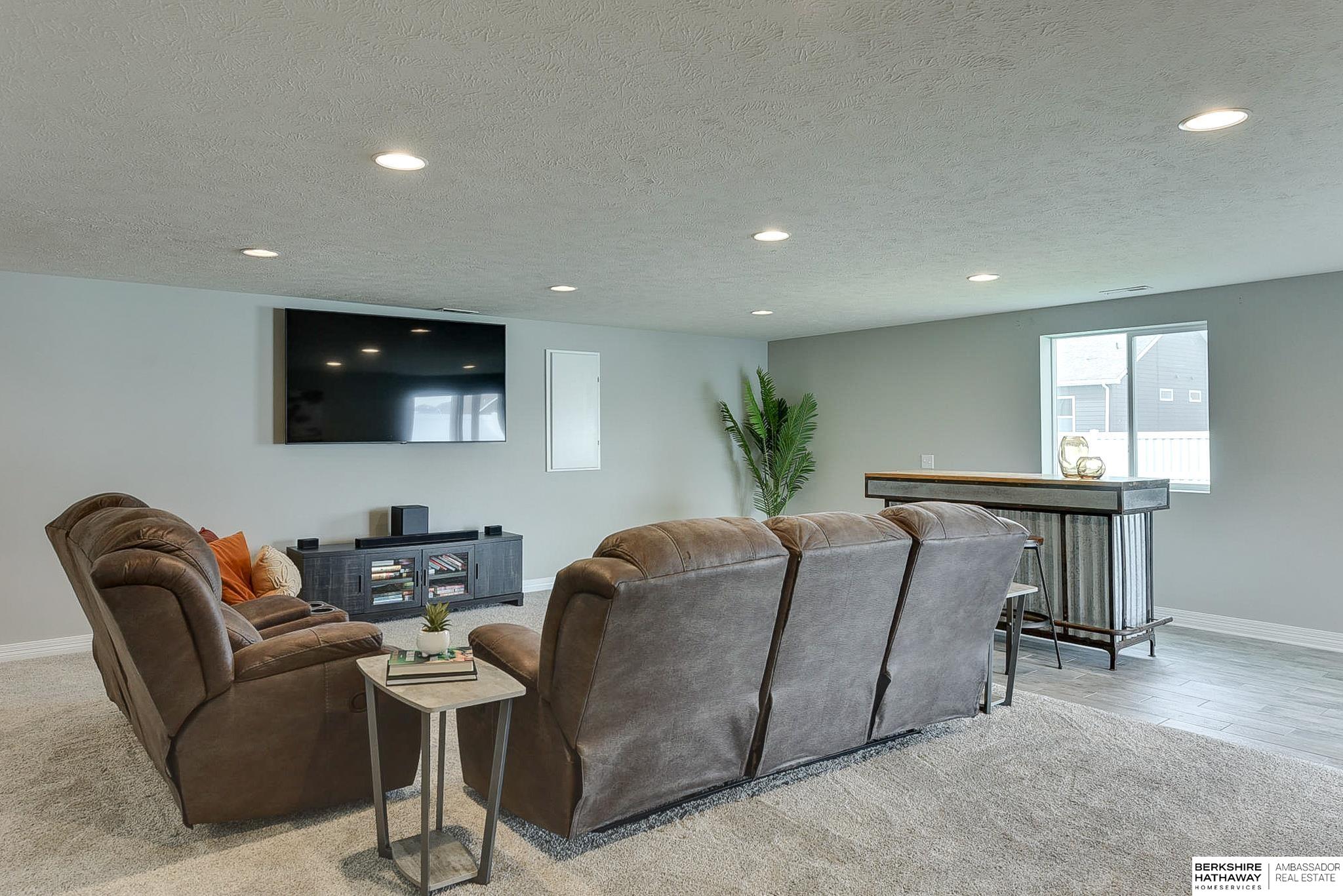 Gretna, Nebraska 68028, United States, 3 Bedrooms Bedrooms, ,3 BathroomsBathrooms,Residential,Pending,120925