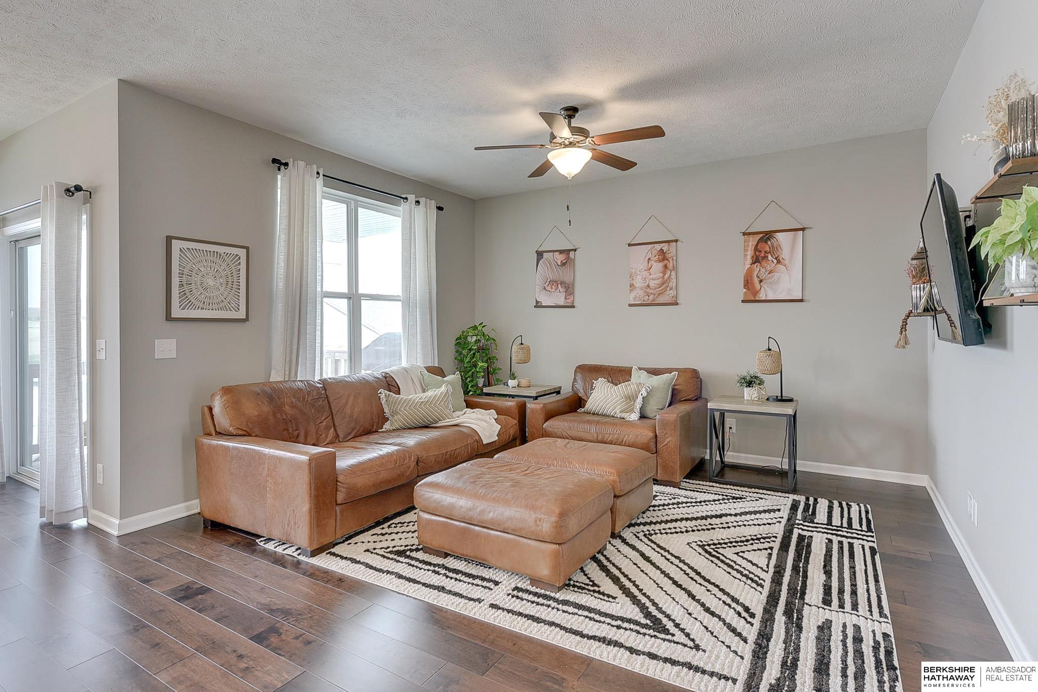 Gretna, Nebraska 68028, United States, 3 Bedrooms Bedrooms, ,3 BathroomsBathrooms,Residential,Pending,120925