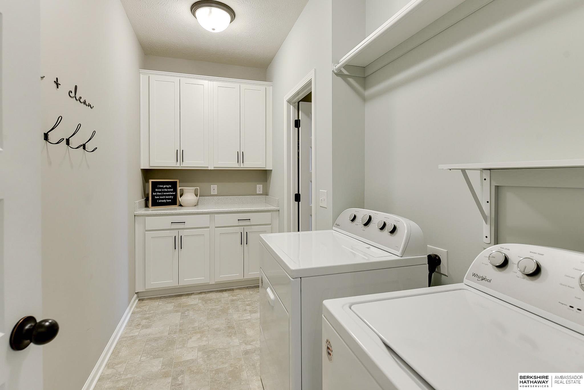 Gretna, Nebraska 68028, United States, 3 Bedrooms Bedrooms, ,3 BathroomsBathrooms,Residential,Pending,120925