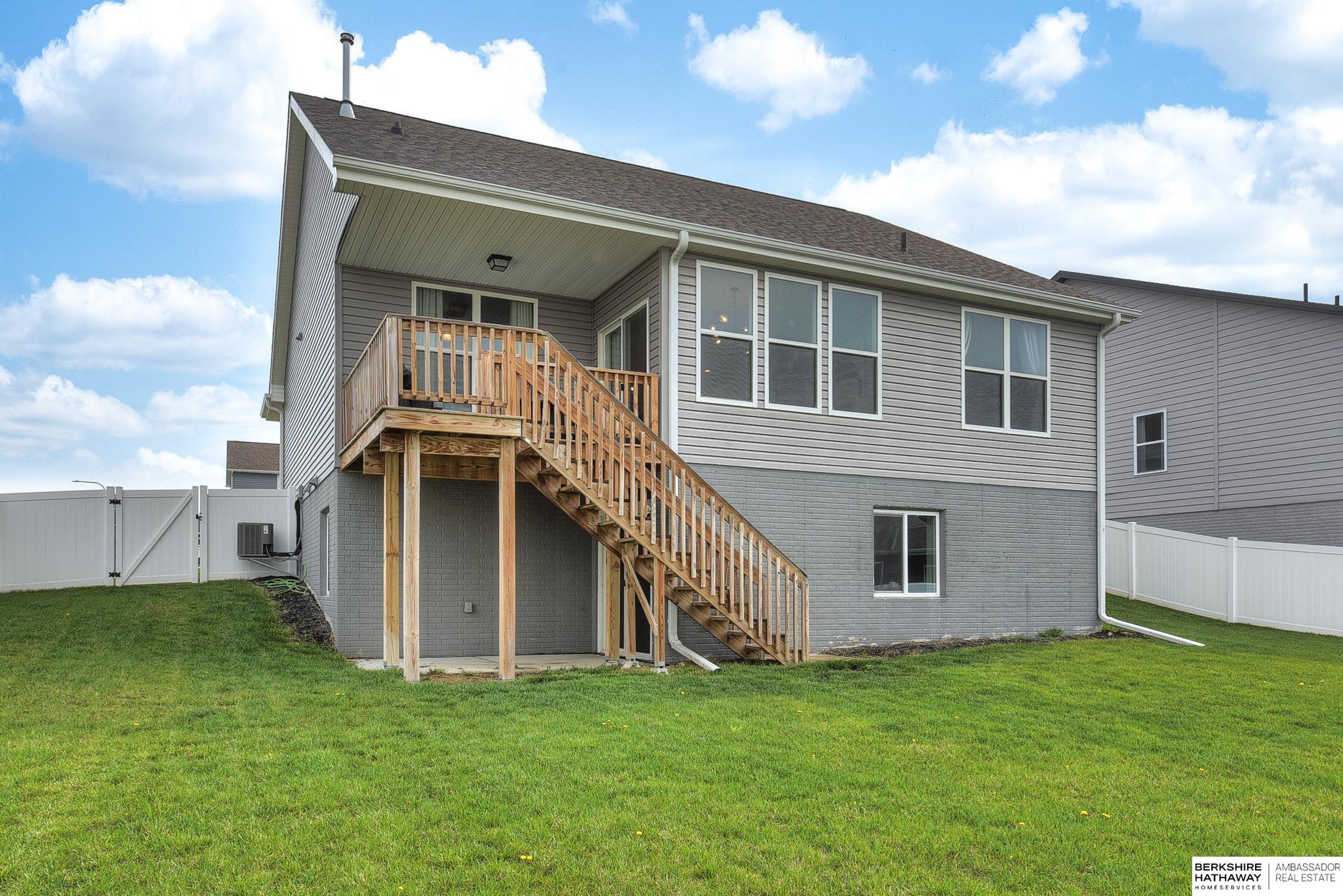 Gretna, Nebraska 68028, United States, 3 Bedrooms Bedrooms, ,3 BathroomsBathrooms,Residential,Pending,120925