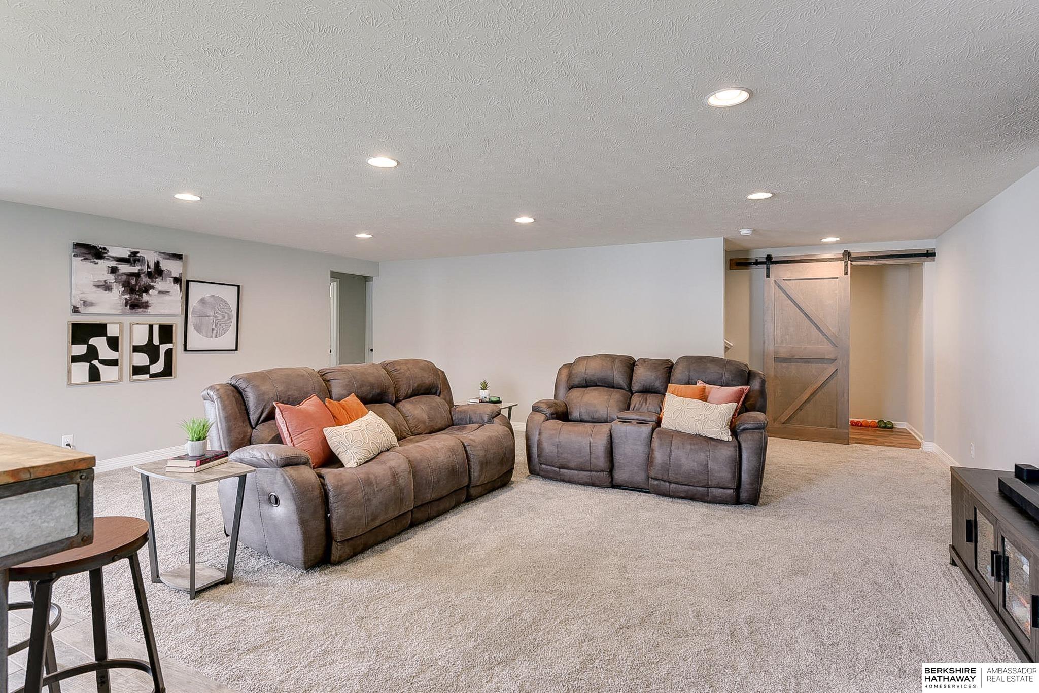 Gretna, Nebraska 68028, United States, 3 Bedrooms Bedrooms, ,3 BathroomsBathrooms,Residential,Pending,120925