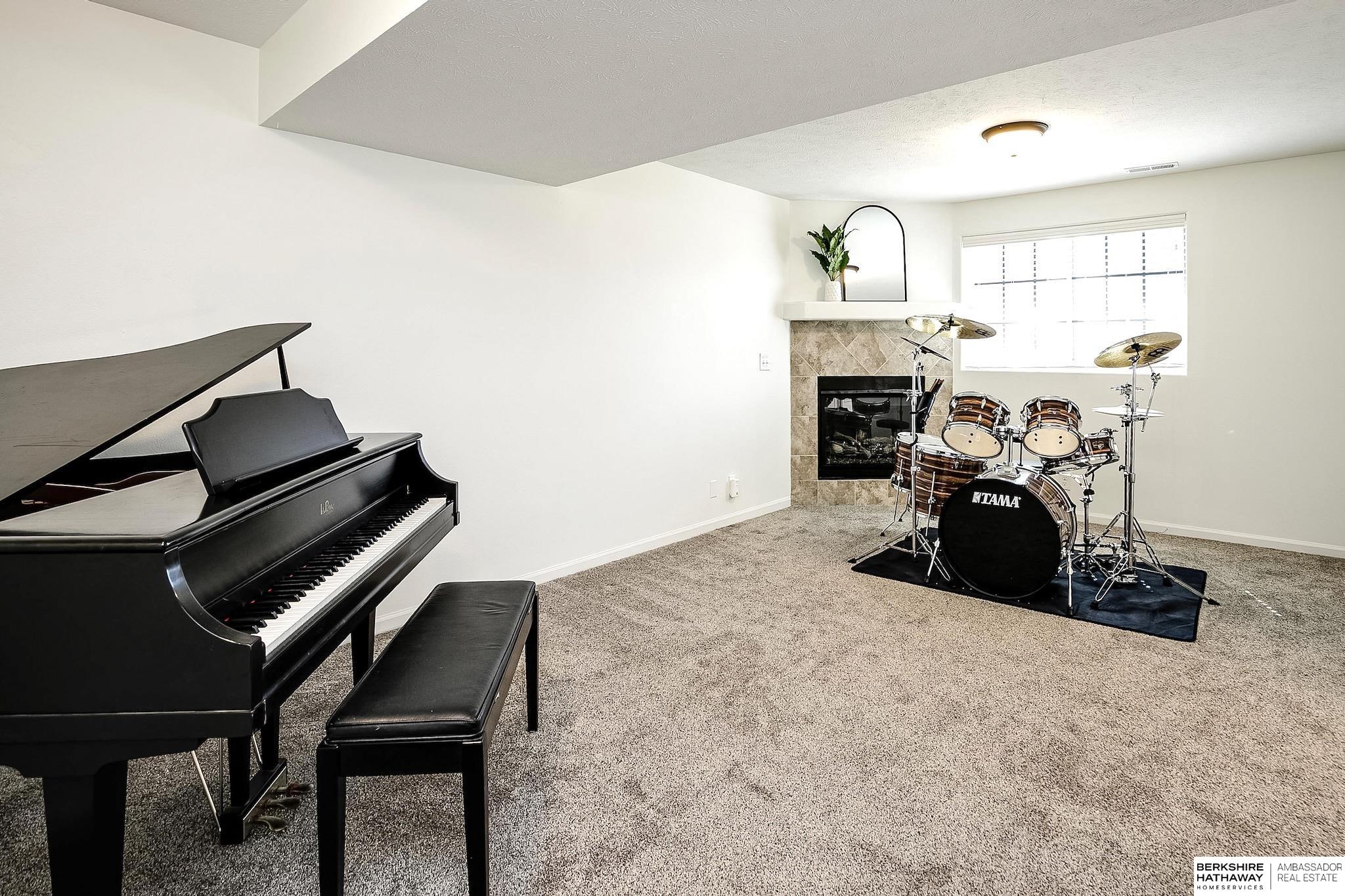 Omaha, Nebraska 68116, United States, 3 Bedrooms Bedrooms, ,2 BathroomsBathrooms,Residential,Active,215528