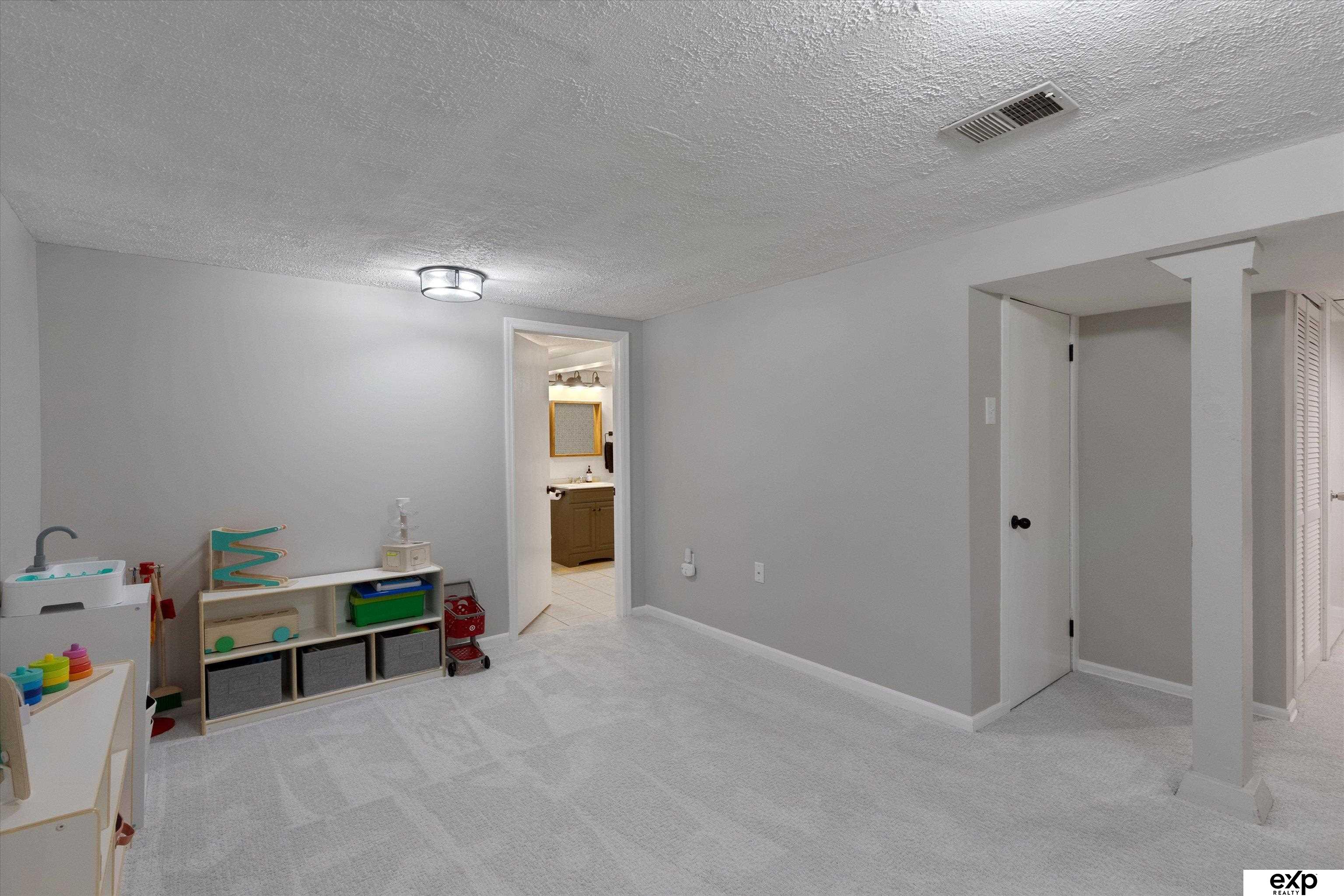 Omaha, Nebraska 68106, United States, 3 Bedrooms Bedrooms, ,3 BathroomsBathrooms,Residential,Active,168082