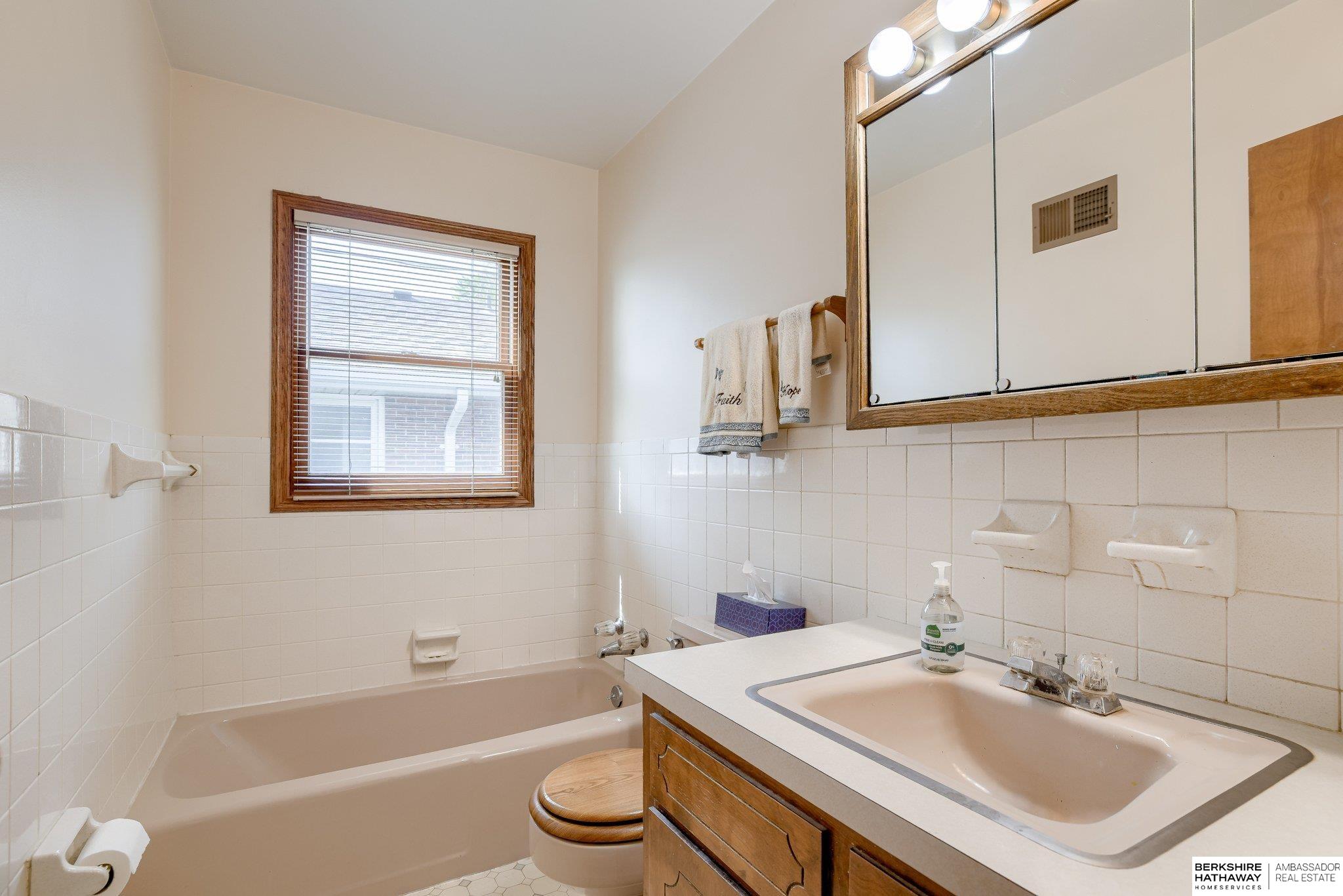 Springfield, Nebraska 68059, United States, 3 Bedrooms Bedrooms, ,2 BathroomsBathrooms,Residential,Pending,151850