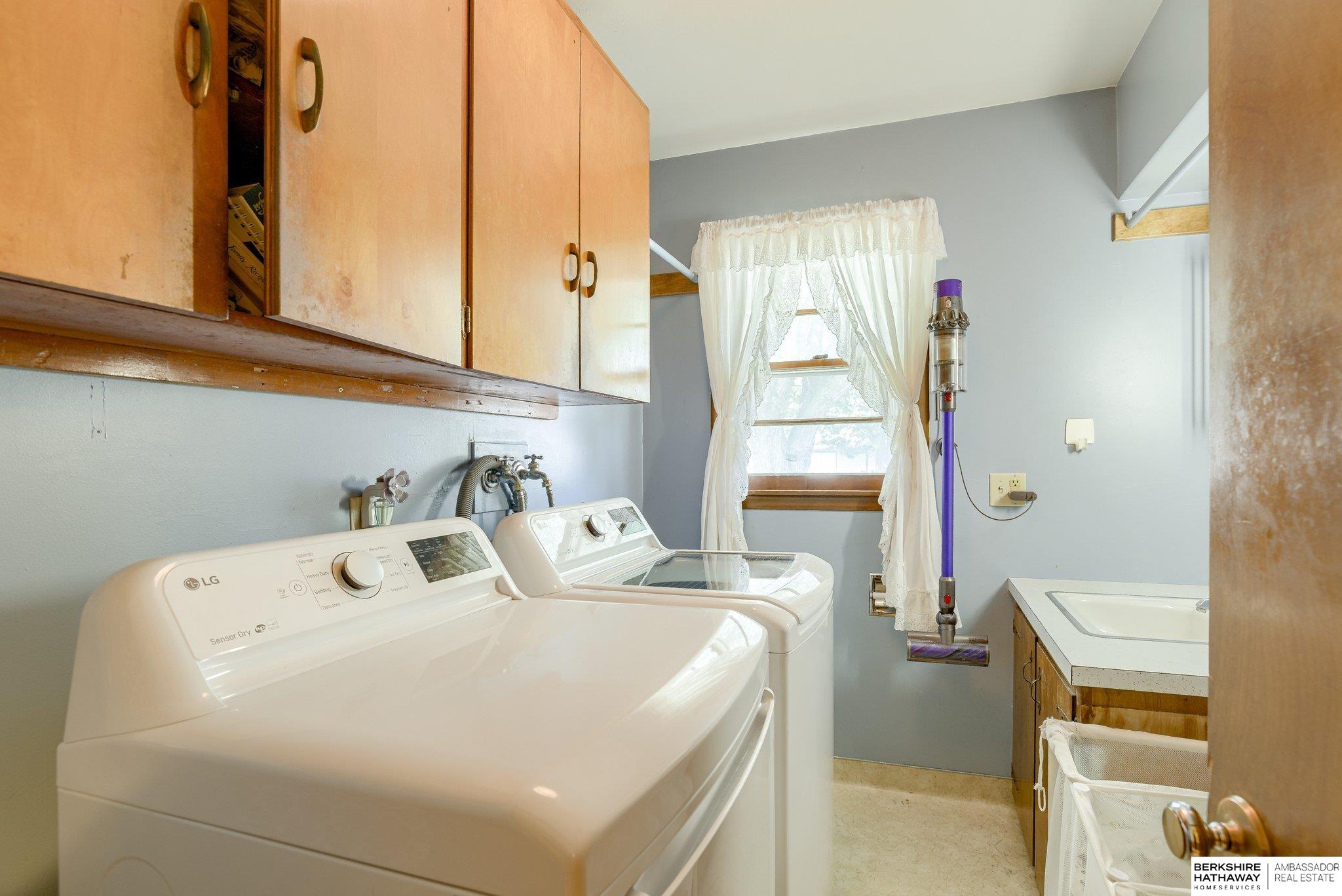 Springfield, Nebraska 68059, United States, 3 Bedrooms Bedrooms, ,2 BathroomsBathrooms,Residential,Pending,151850