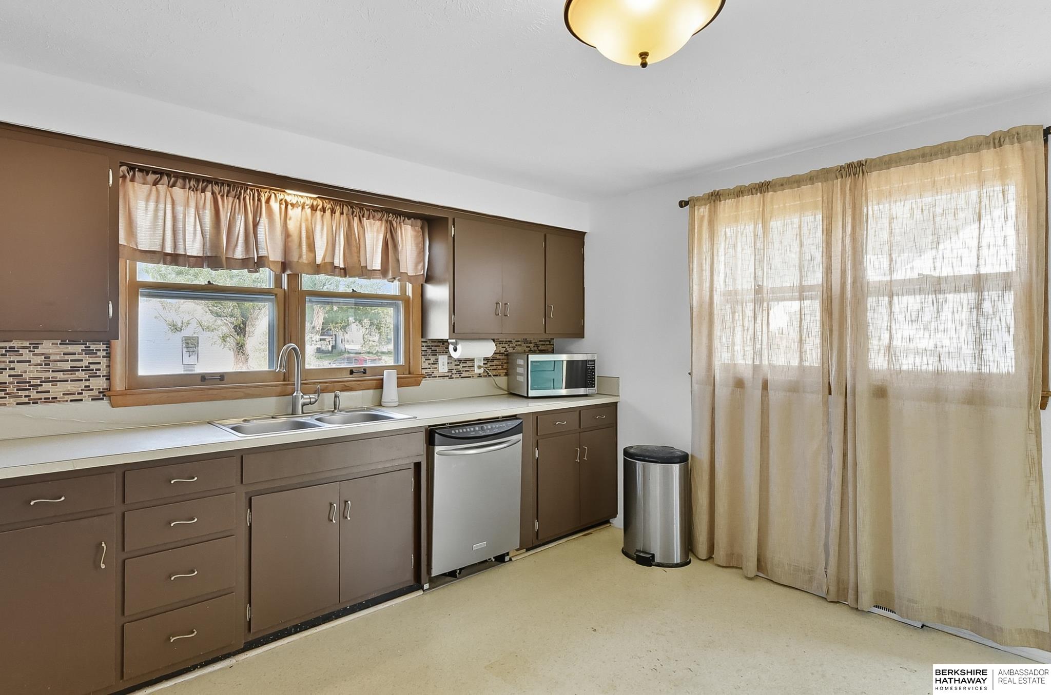 Bellevue, Nebraska 68005, United States, 2 Bedrooms Bedrooms, ,1 BathroomBathrooms,Residential,Active,211316