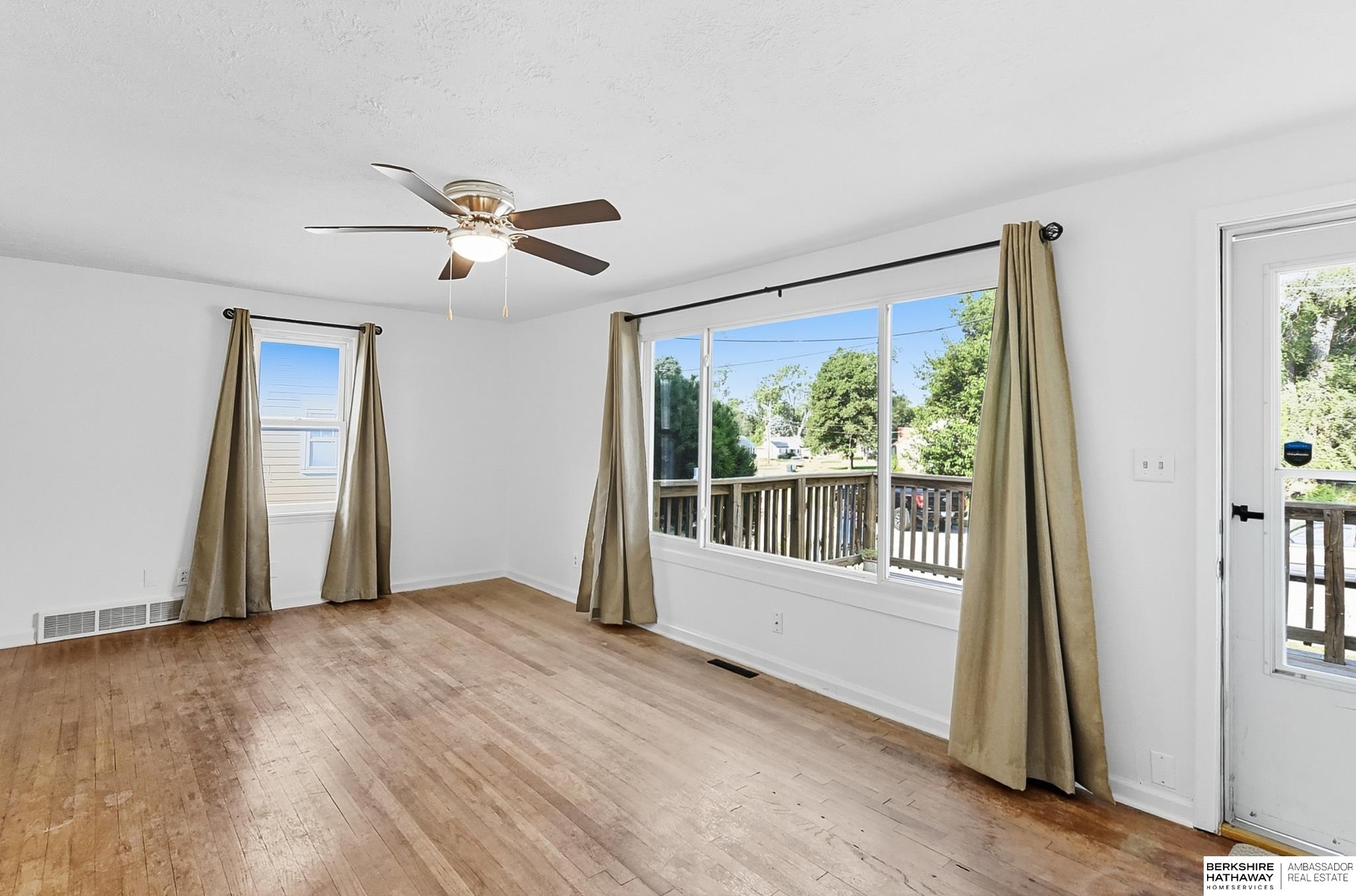 Bellevue, Nebraska 68005, United States, 2 Bedrooms Bedrooms, ,1 BathroomBathrooms,Residential,Active,211316