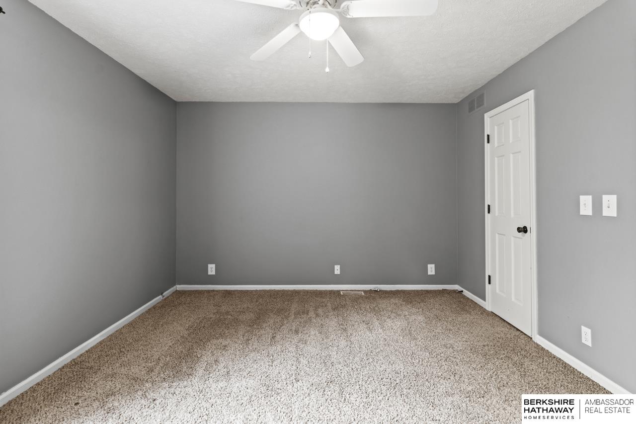 Lincoln, Nebraska 68512, United States, 3 Bedrooms Bedrooms, ,2 BathroomsBathrooms,Residential,Active,241555