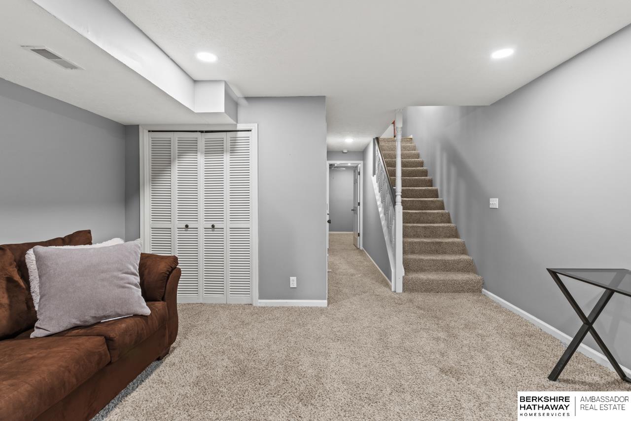 Lincoln, Nebraska 68512, United States, 3 Bedrooms Bedrooms, ,2 BathroomsBathrooms,Residential,Active,241555