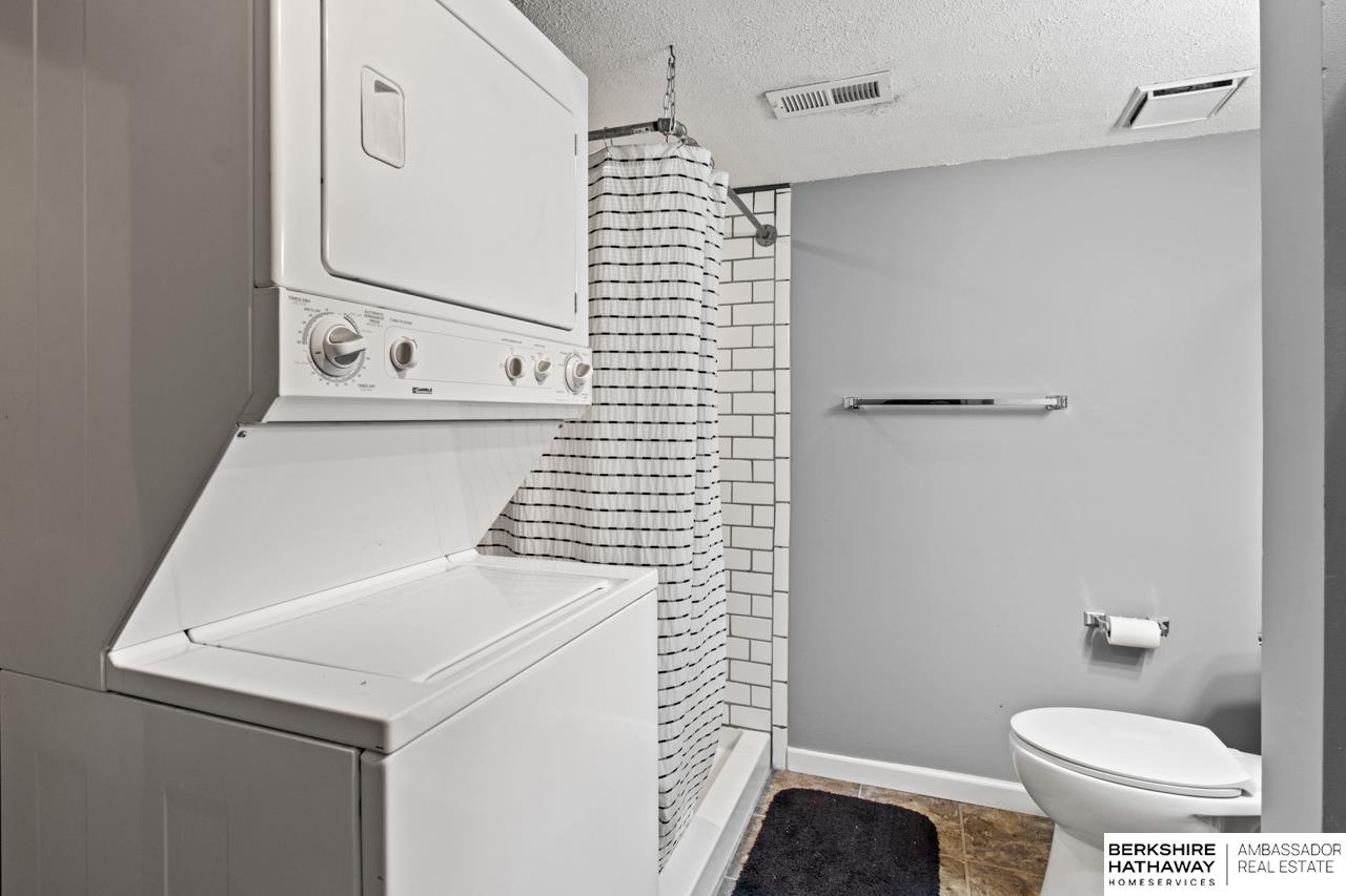 Lincoln, Nebraska 68512, United States, 3 Bedrooms Bedrooms, ,2 BathroomsBathrooms,Residential,Active,241555