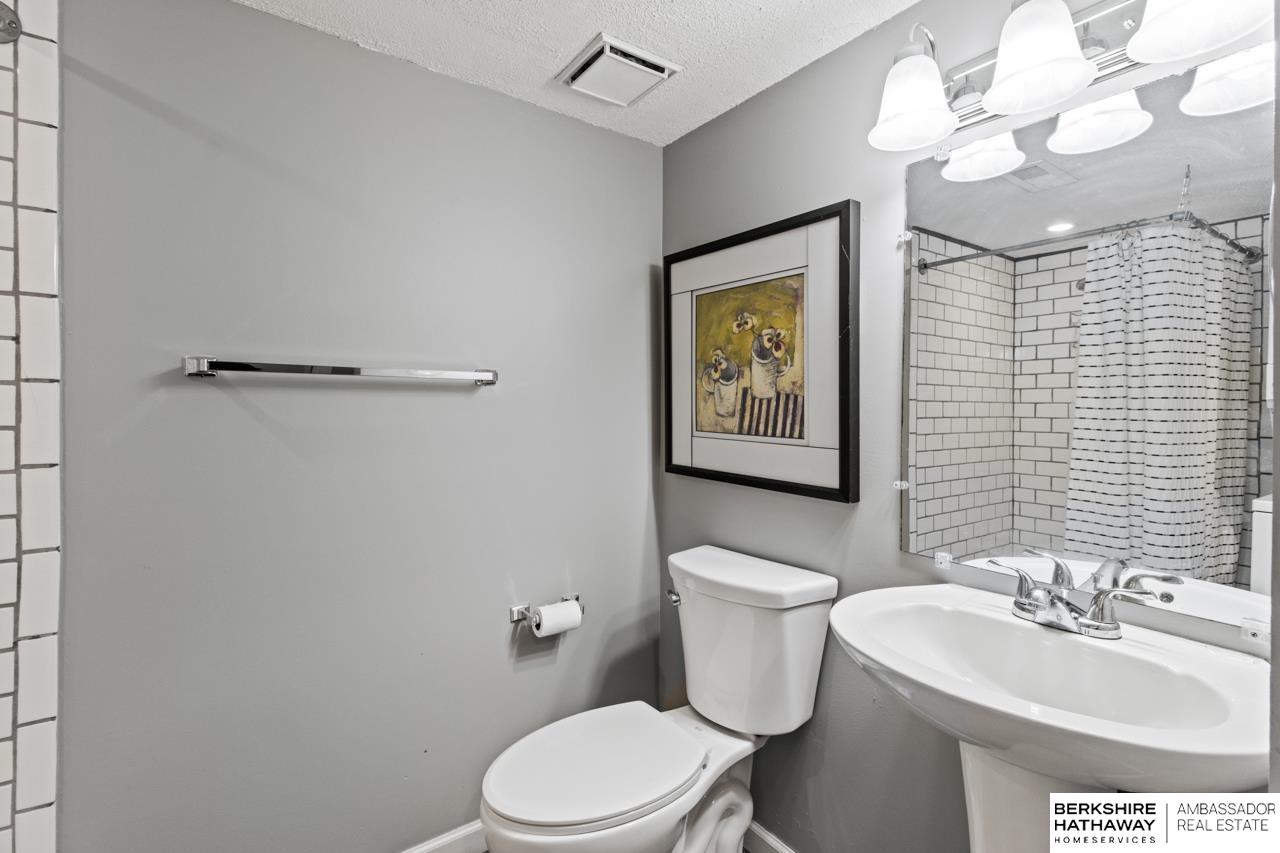 Lincoln, Nebraska 68512, United States, 3 Bedrooms Bedrooms, ,2 BathroomsBathrooms,Residential,Active,241555