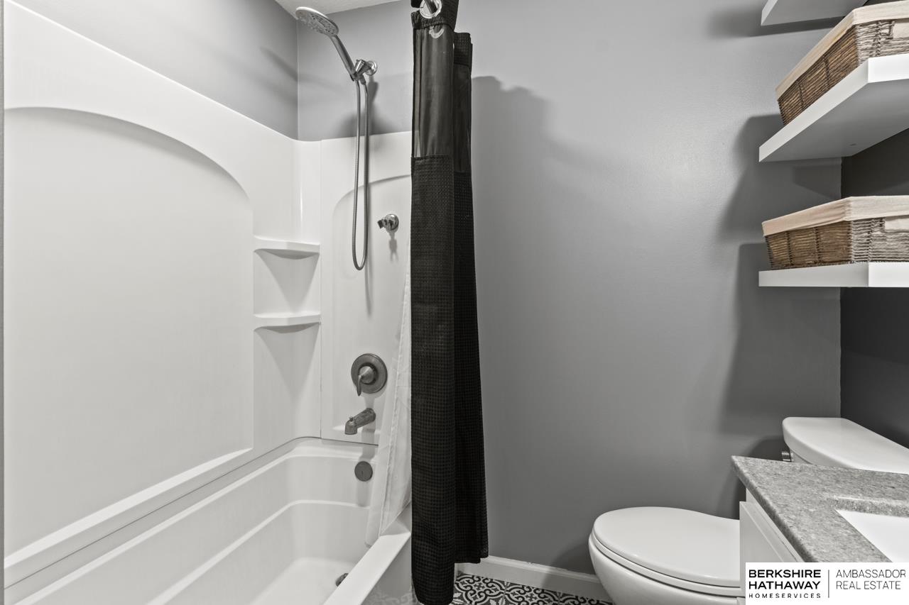 Lincoln, Nebraska 68512, United States, 3 Bedrooms Bedrooms, ,2 BathroomsBathrooms,Residential,Active,241555