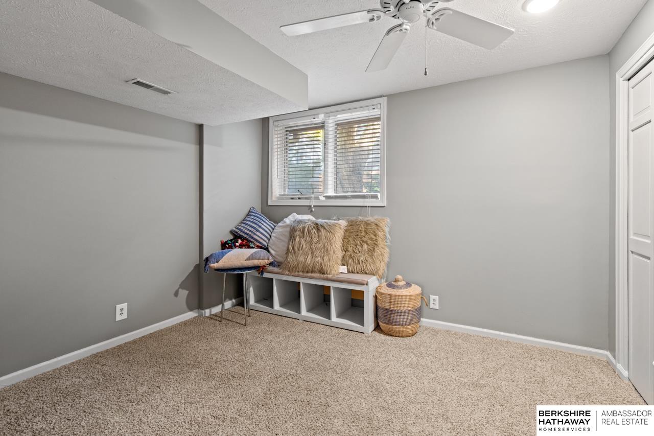 Lincoln, Nebraska 68512, United States, 3 Bedrooms Bedrooms, ,2 BathroomsBathrooms,Residential,Active,241555