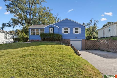 Photo of 4013 Newport Avenue, Omaha, NE 68116 (MLS # 22534451)