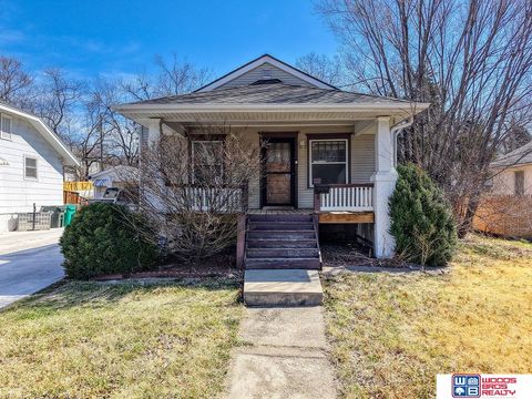 Photo of 2924 S 13th Street, Lincoln, NE 68502 (MLS # 22608166)