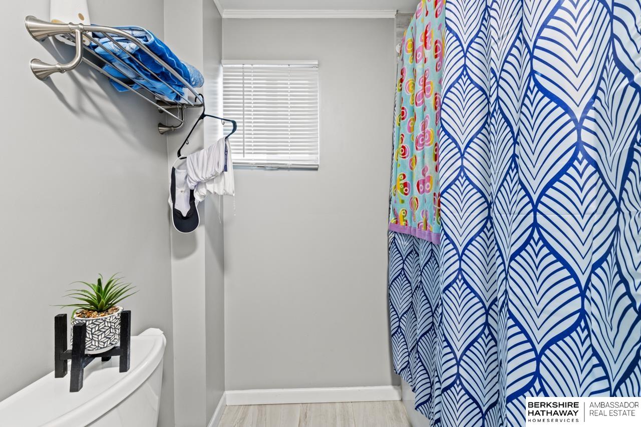 Omaha, Nebraska 68108, United States, 5 Bedrooms Bedrooms, ,3 BathroomsBathrooms,Residential,Active,201621