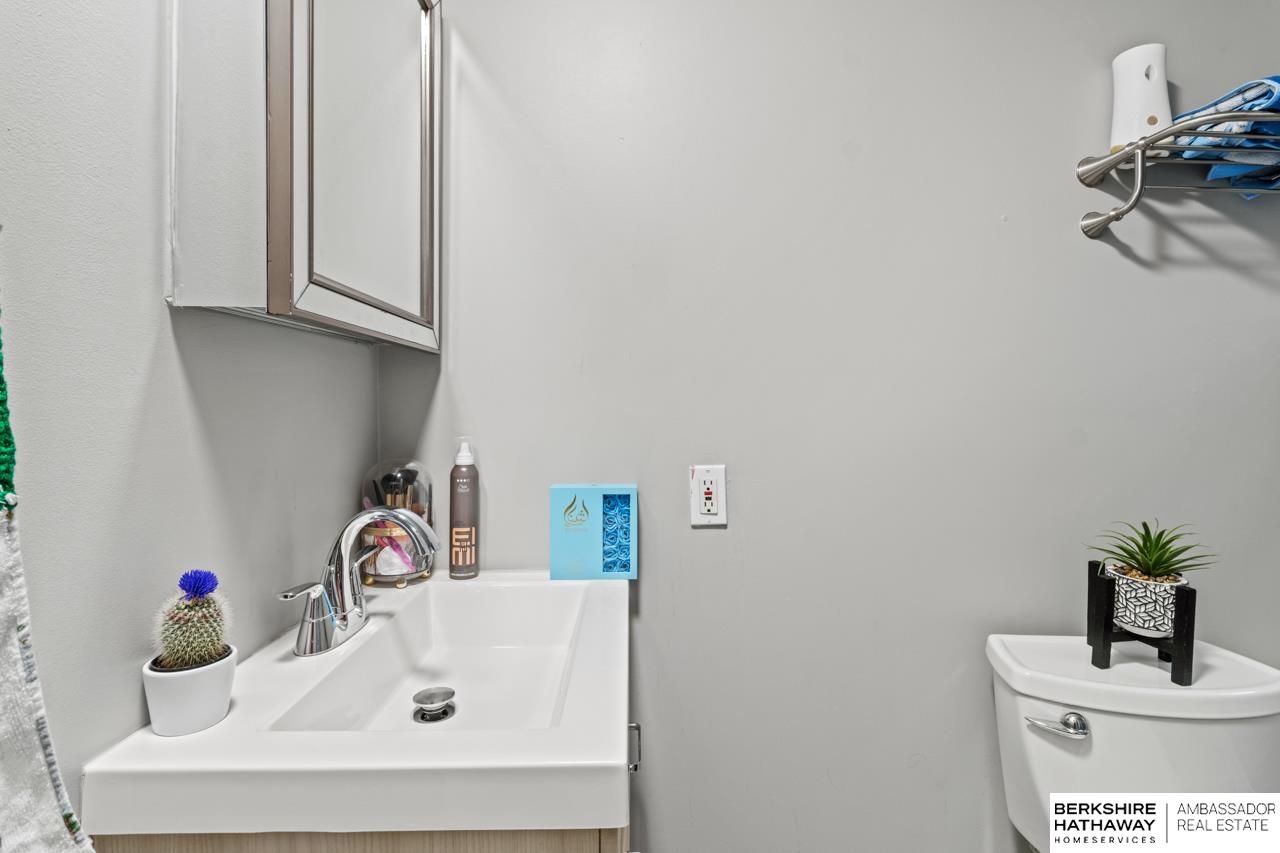 Omaha, Nebraska 68108, United States, 5 Bedrooms Bedrooms, ,3 BathroomsBathrooms,Residential,Active,201621