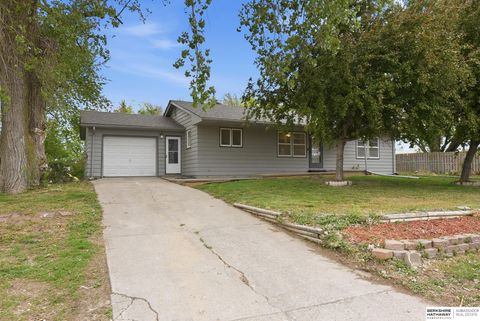 Photo of 13810 S 84th Street, Papillion, NE 68046 (MLS # 22612541)
