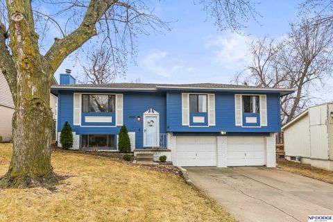 Photo of 2303 Coventry Drive, Bellevue, NE 68123 (MLS # 22605803)