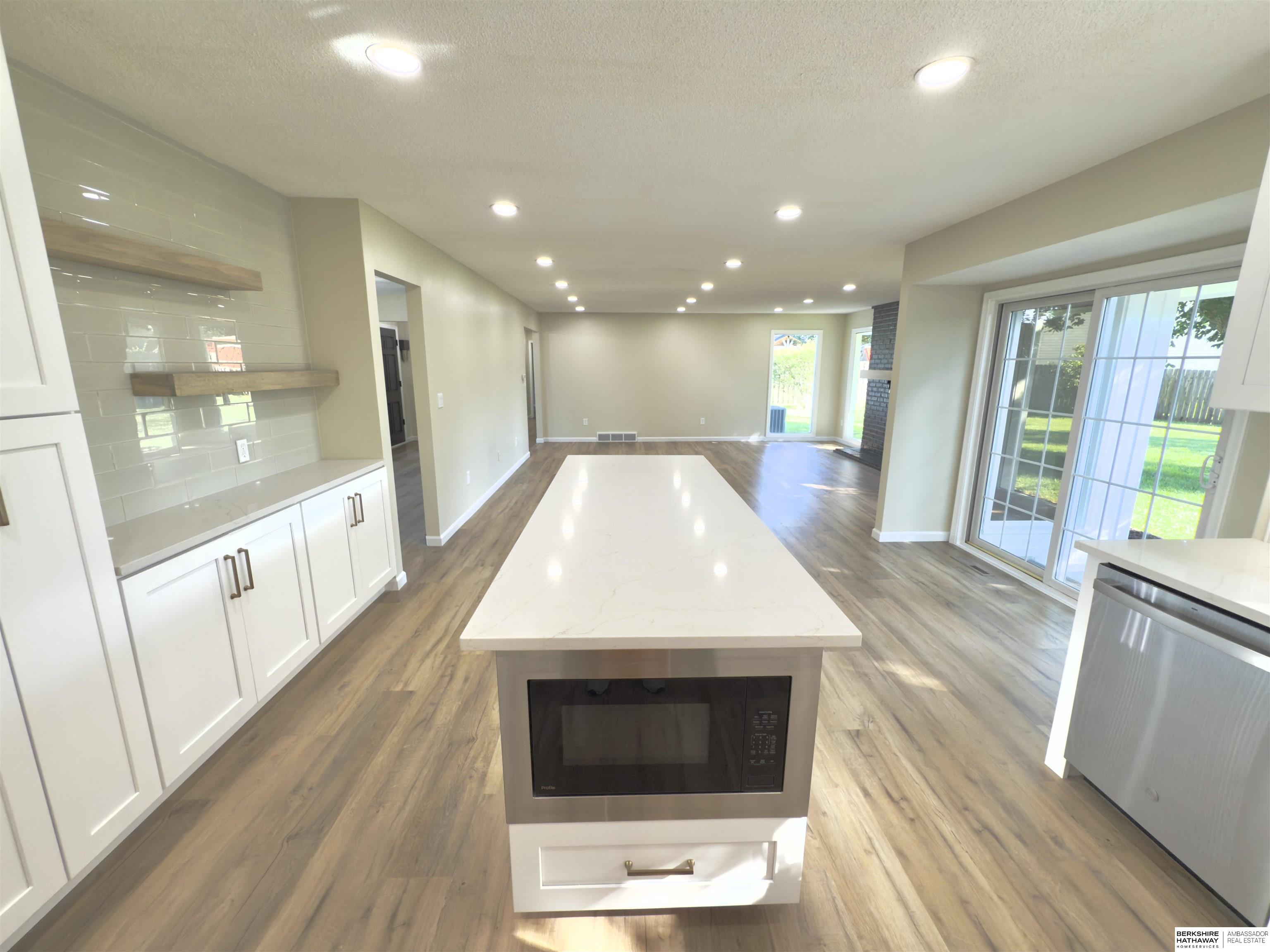 Council Bluffs, Iowa 51503, United States, 5 Bedrooms Bedrooms, ,4 BathroomsBathrooms,Residential,Active,197613