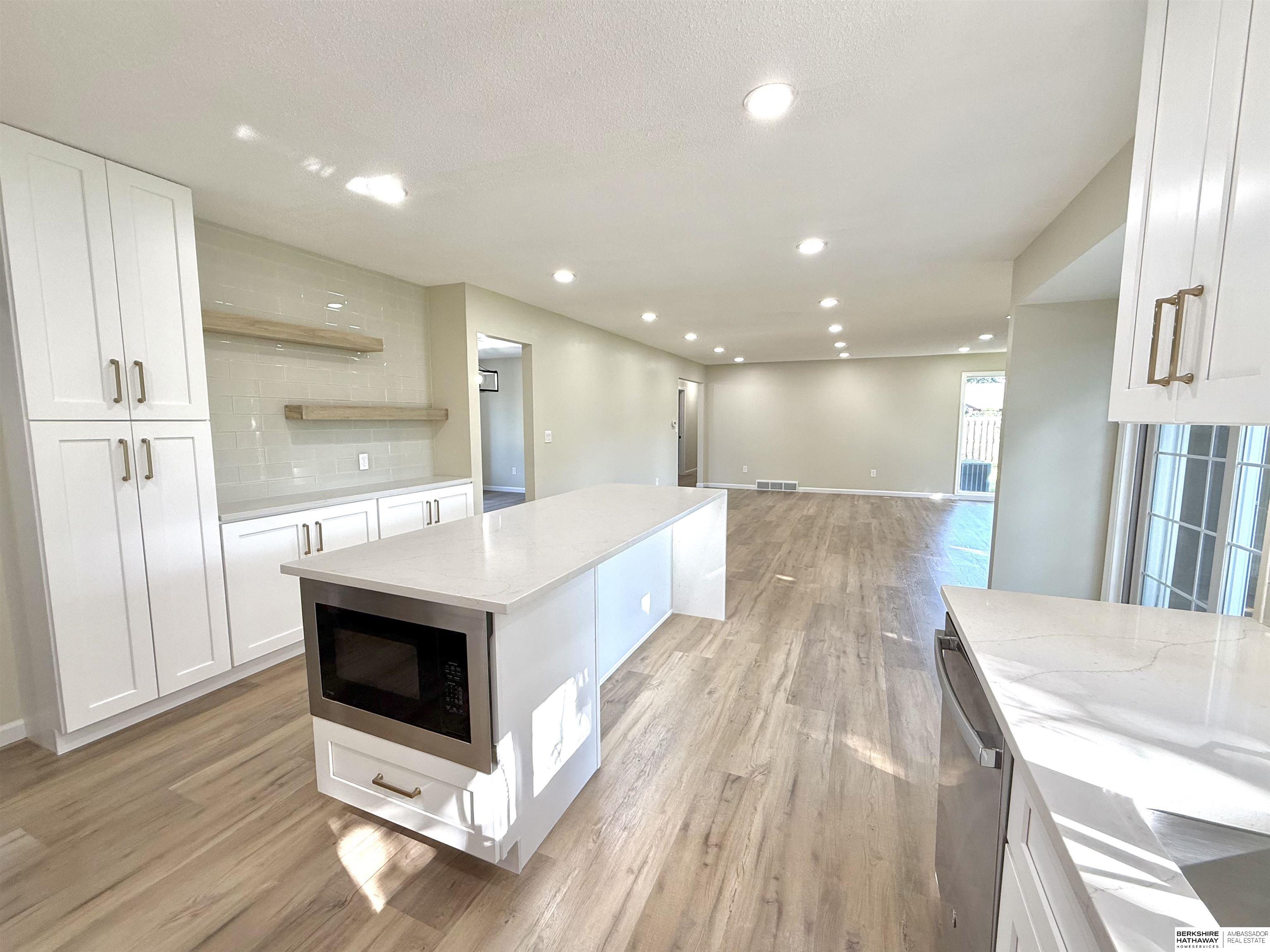 Council Bluffs, Iowa 51503, United States, 5 Bedrooms Bedrooms, ,4 BathroomsBathrooms,Residential,Active,197613