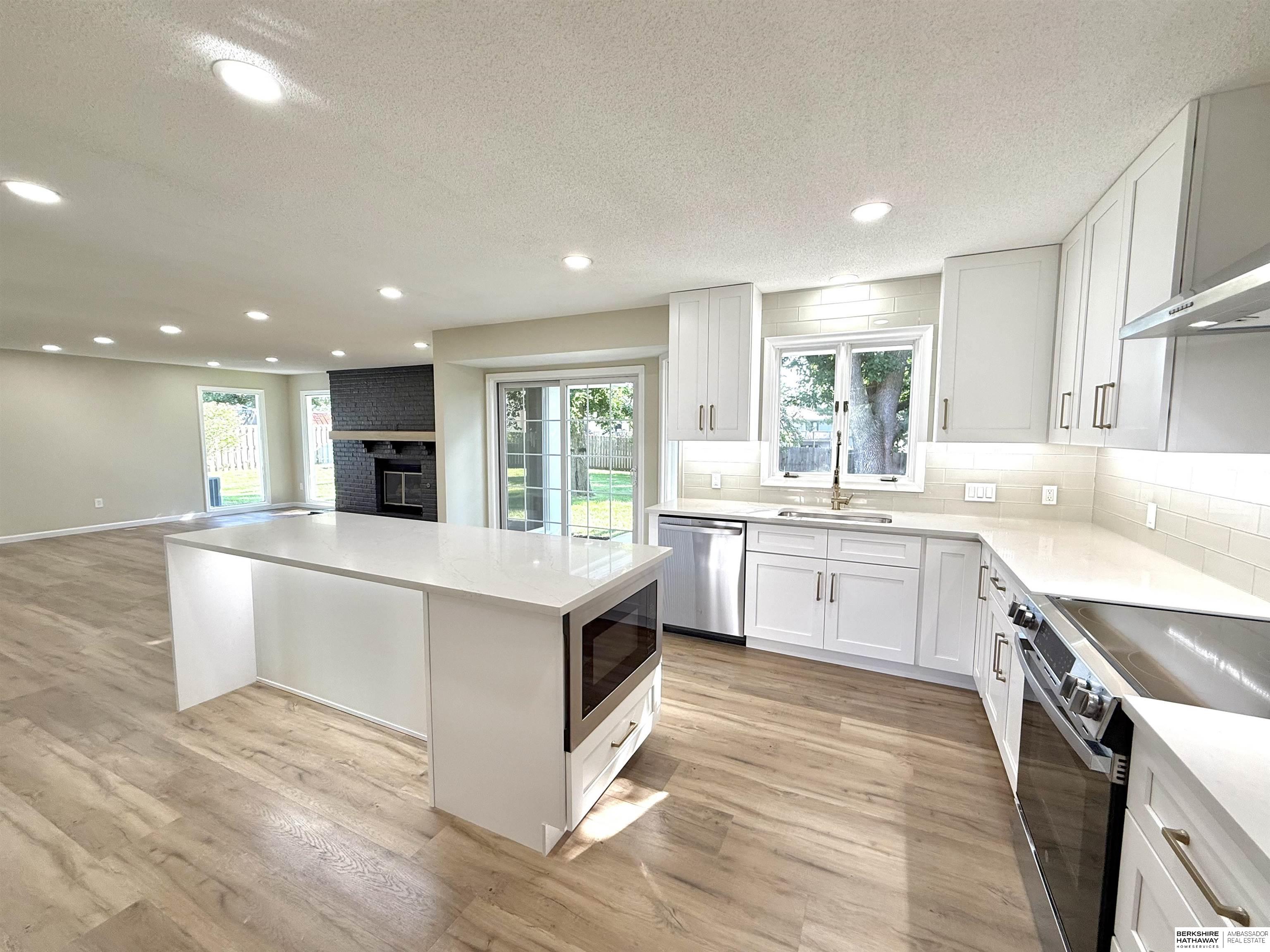 Council Bluffs, Iowa 51503, United States, 5 Bedrooms Bedrooms, ,4 BathroomsBathrooms,Residential,Active,197613