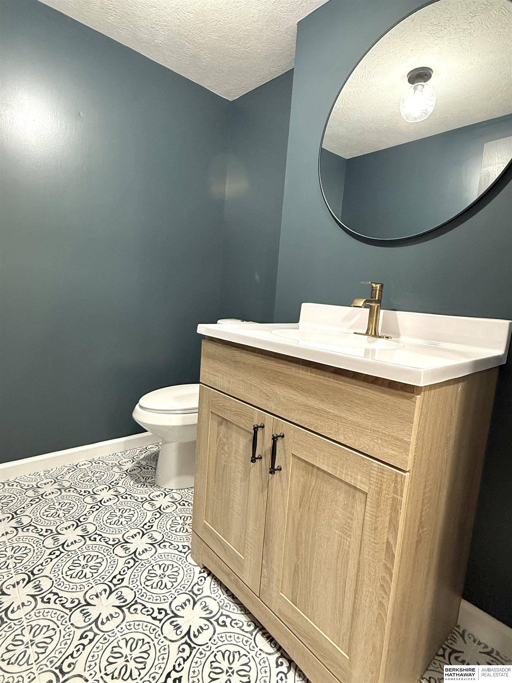 Council Bluffs, Iowa 51503, United States, 5 Bedrooms Bedrooms, ,4 BathroomsBathrooms,Residential,Active,197613