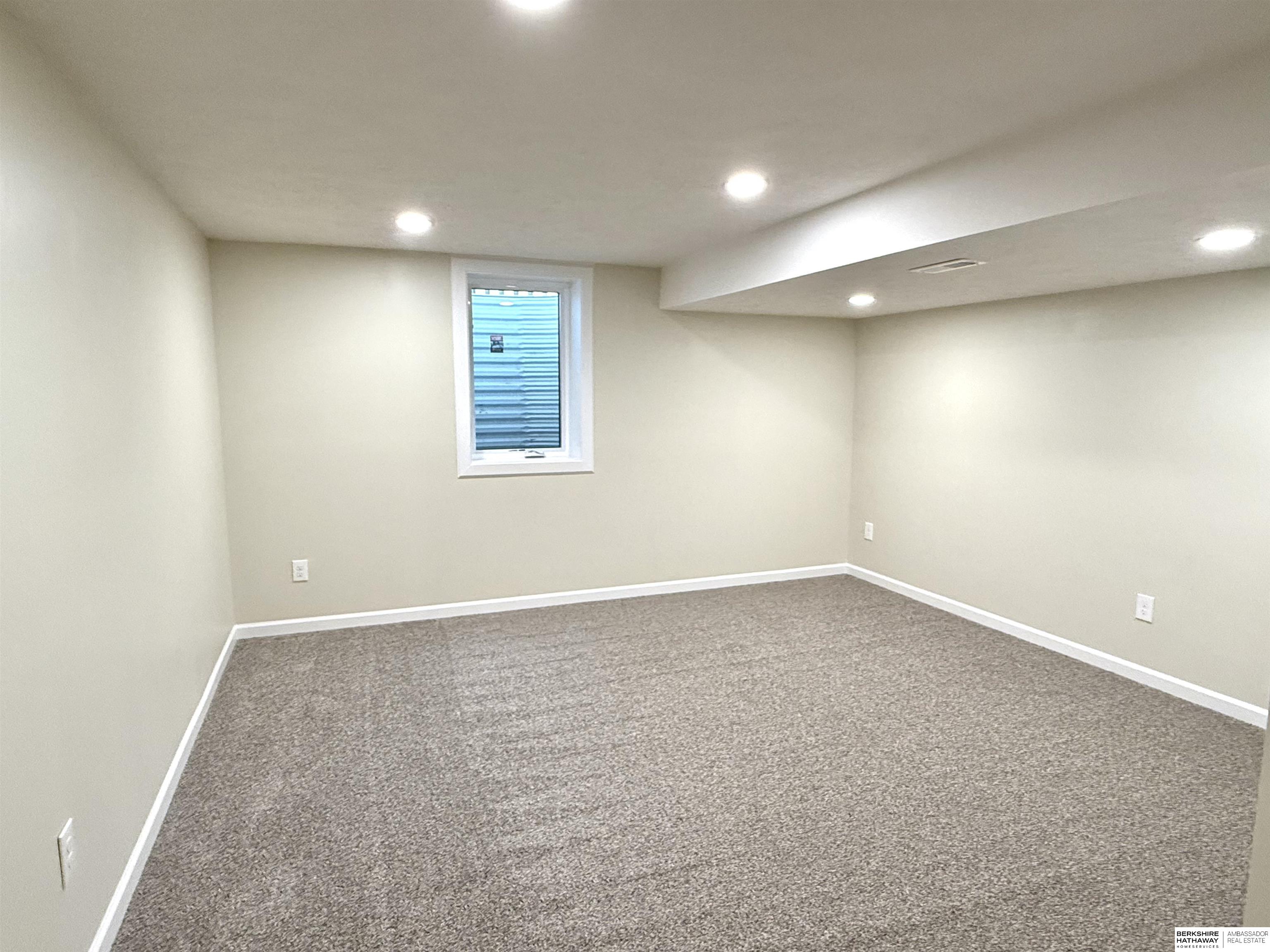 Council Bluffs, Iowa 51503, United States, 5 Bedrooms Bedrooms, ,4 BathroomsBathrooms,Residential,Active,197613