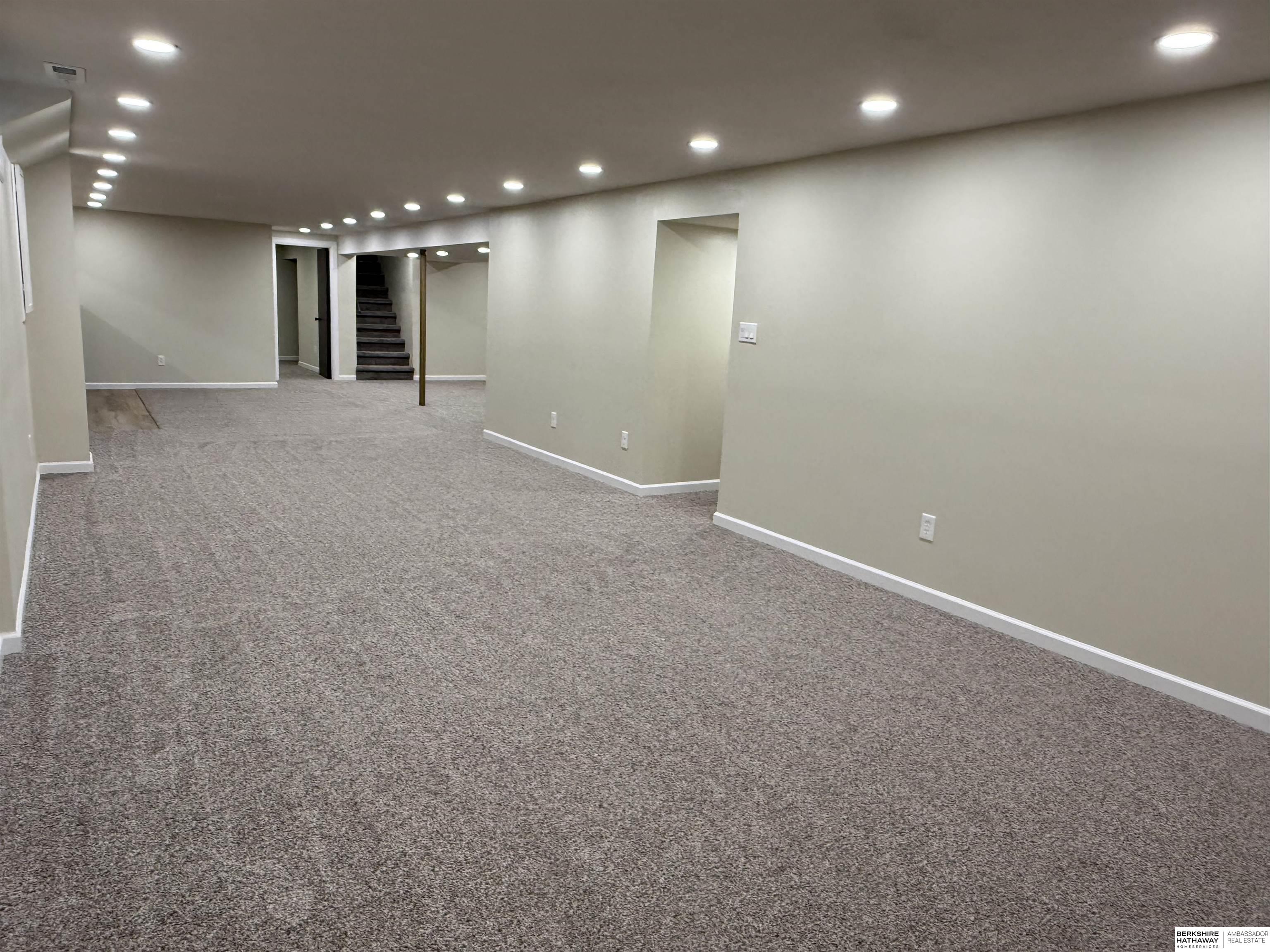 Council Bluffs, Iowa 51503, United States, 5 Bedrooms Bedrooms, ,4 BathroomsBathrooms,Residential,Active,197613