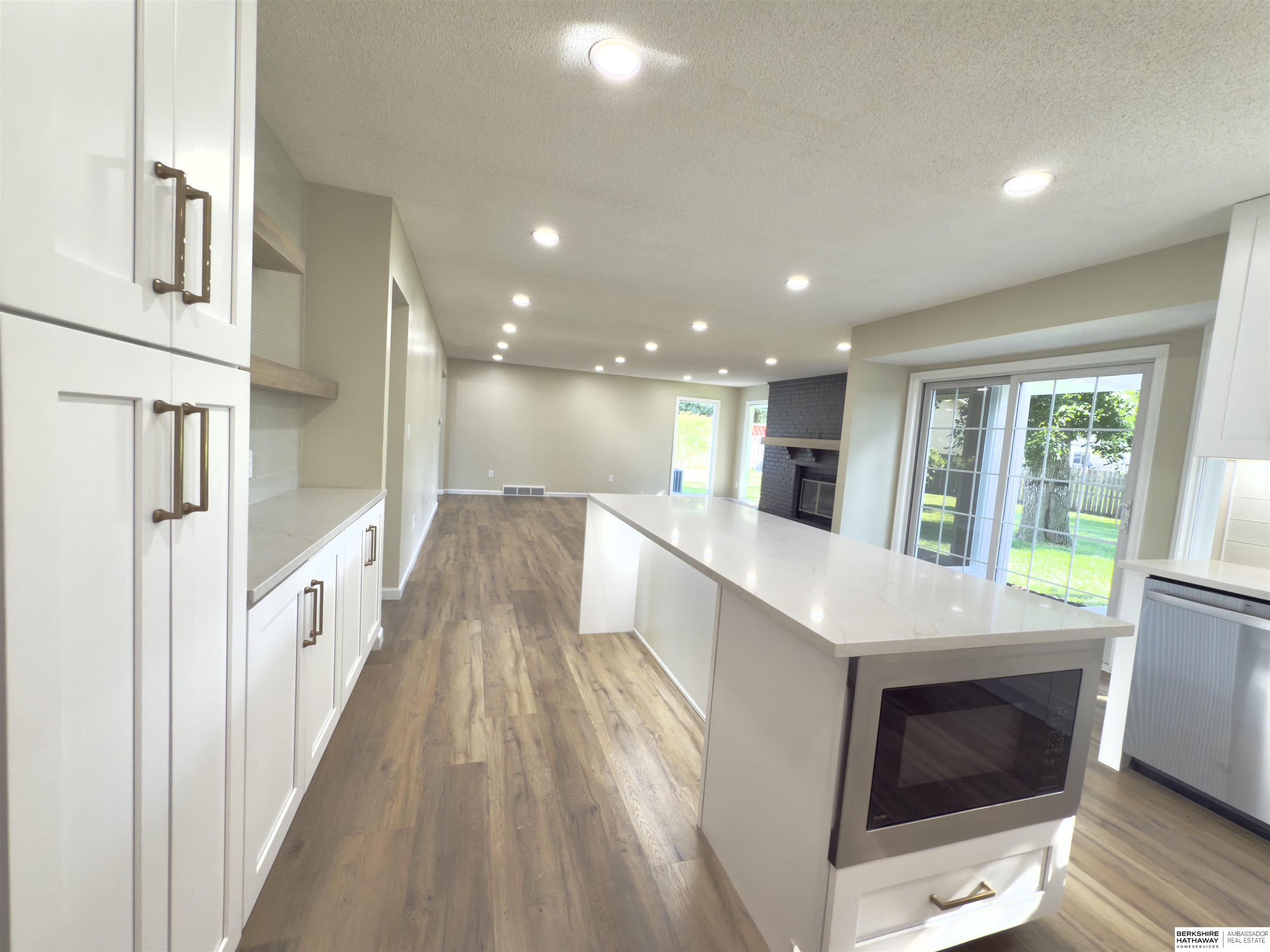 Council Bluffs, Iowa 51503, United States, 5 Bedrooms Bedrooms, ,4 BathroomsBathrooms,Residential,Active,197613