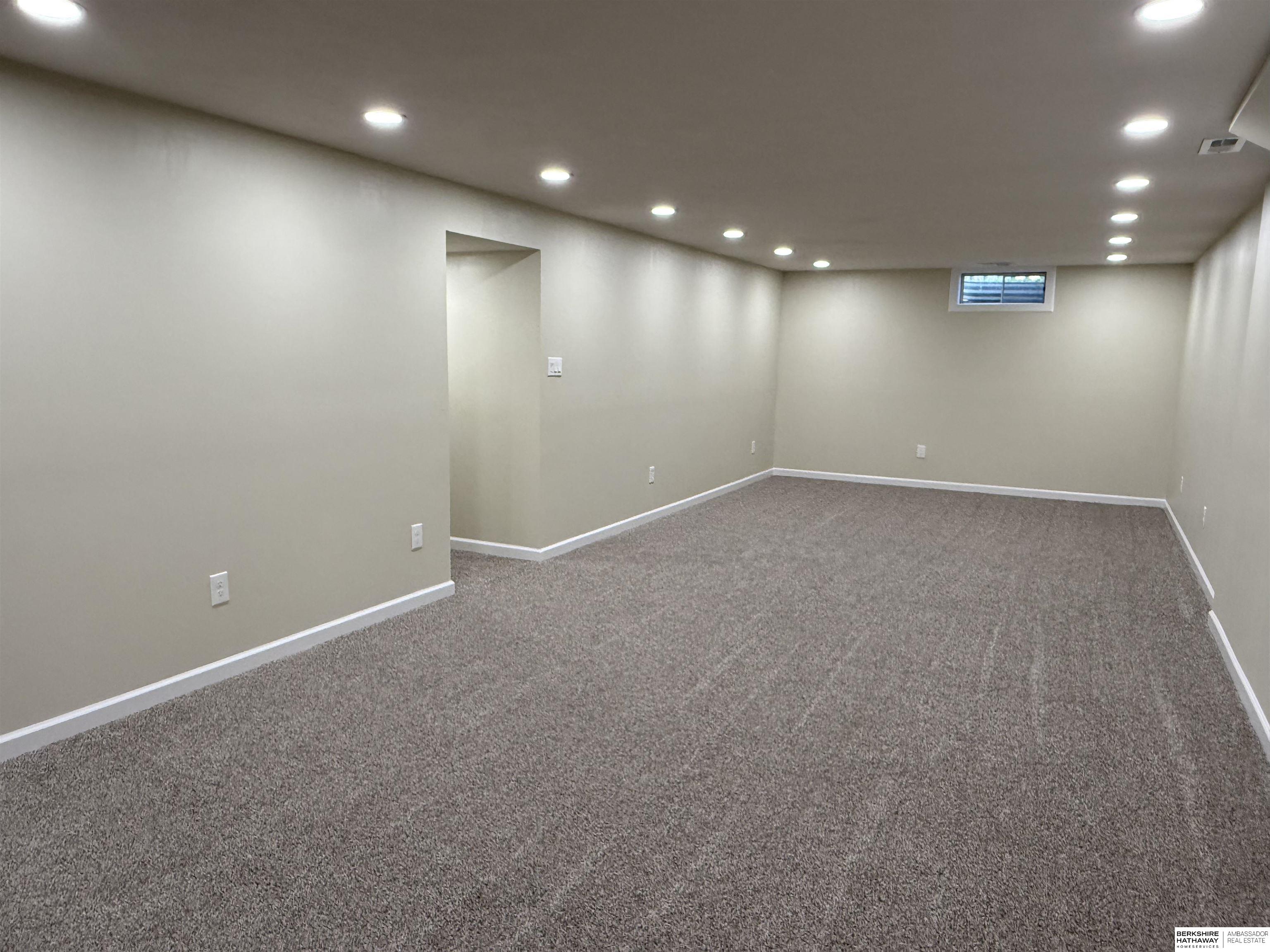 Council Bluffs, Iowa 51503, United States, 5 Bedrooms Bedrooms, ,4 BathroomsBathrooms,Residential,Active,197613