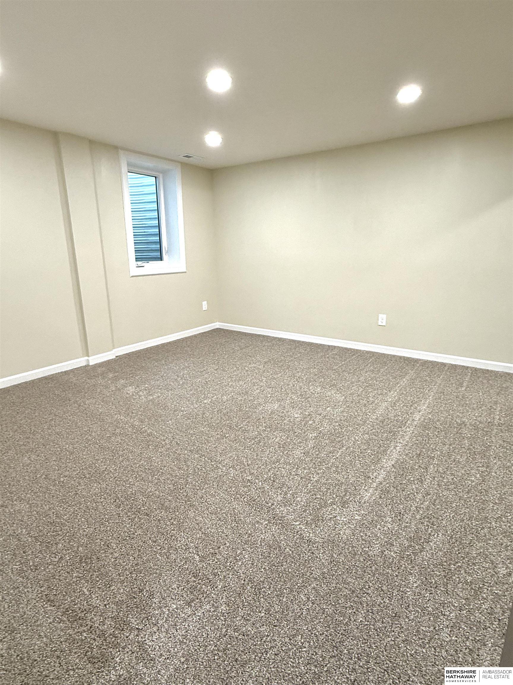 Council Bluffs, Iowa 51503, United States, 5 Bedrooms Bedrooms, ,4 BathroomsBathrooms,Residential,Active,197613