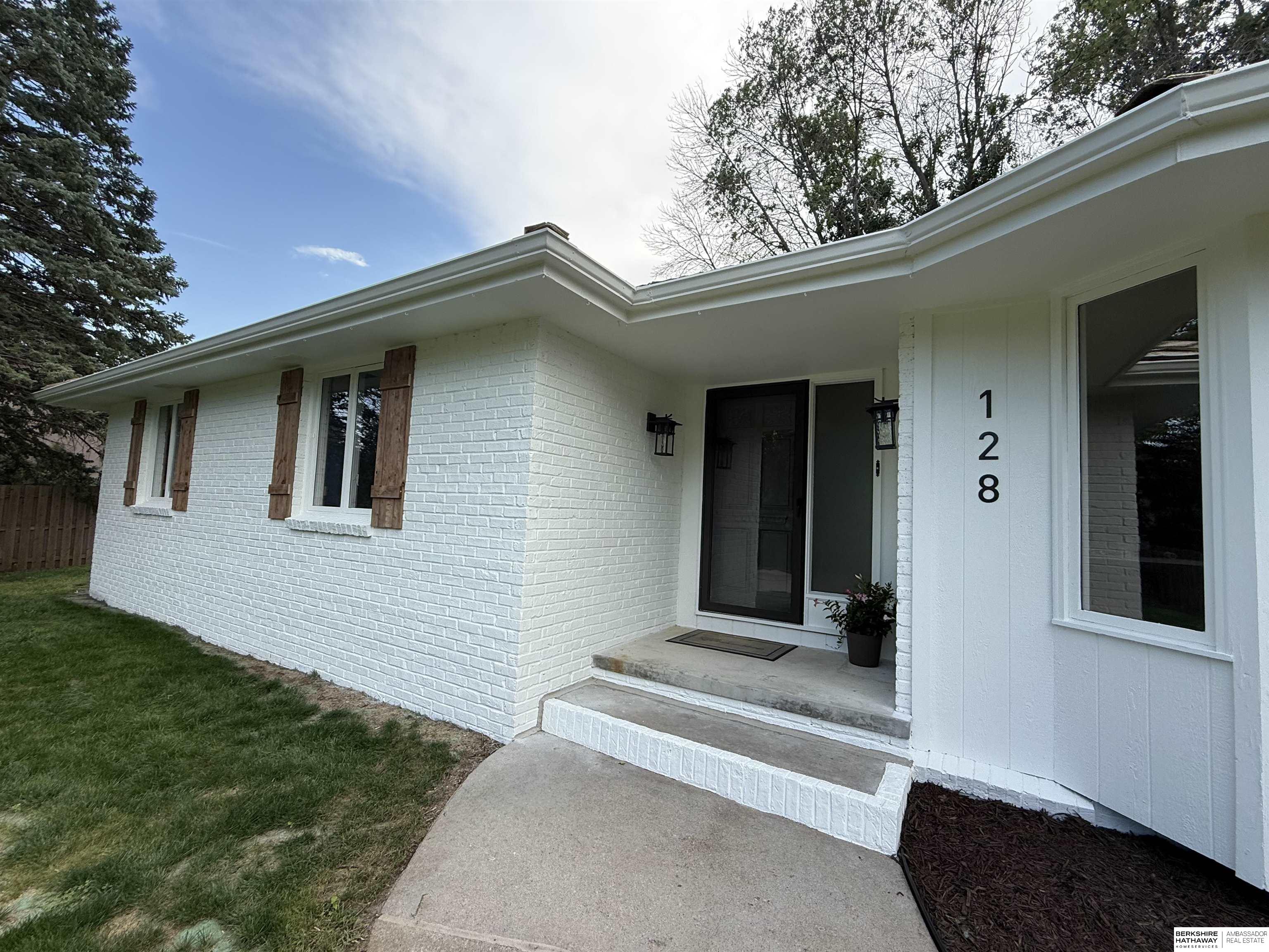 Council Bluffs, Iowa 51503, United States, 5 Bedrooms Bedrooms, ,4 BathroomsBathrooms,Residential,Active,197613