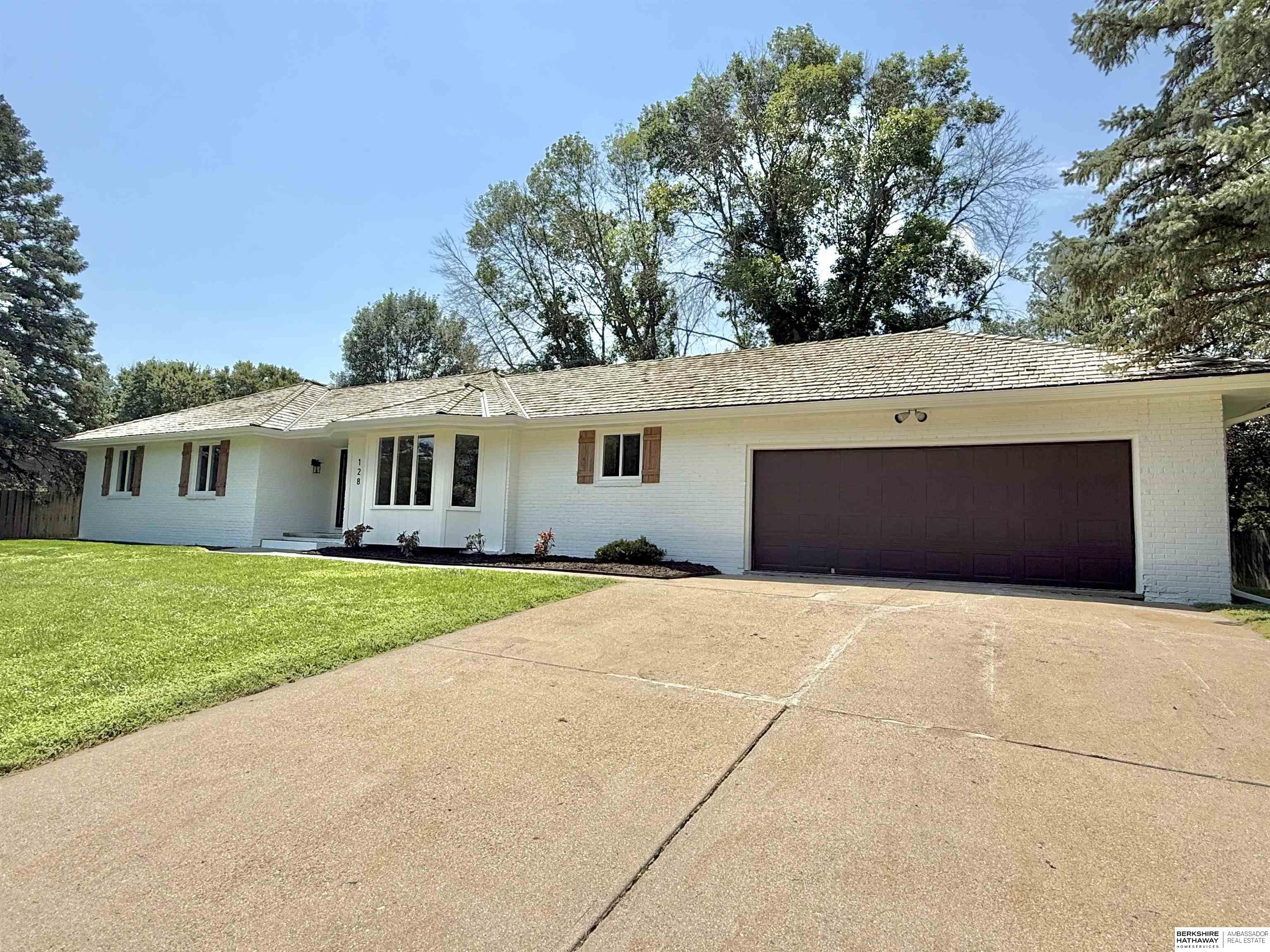 Council Bluffs, Iowa 51503, United States, 5 Bedrooms Bedrooms, ,4 BathroomsBathrooms,Residential,Active,197613