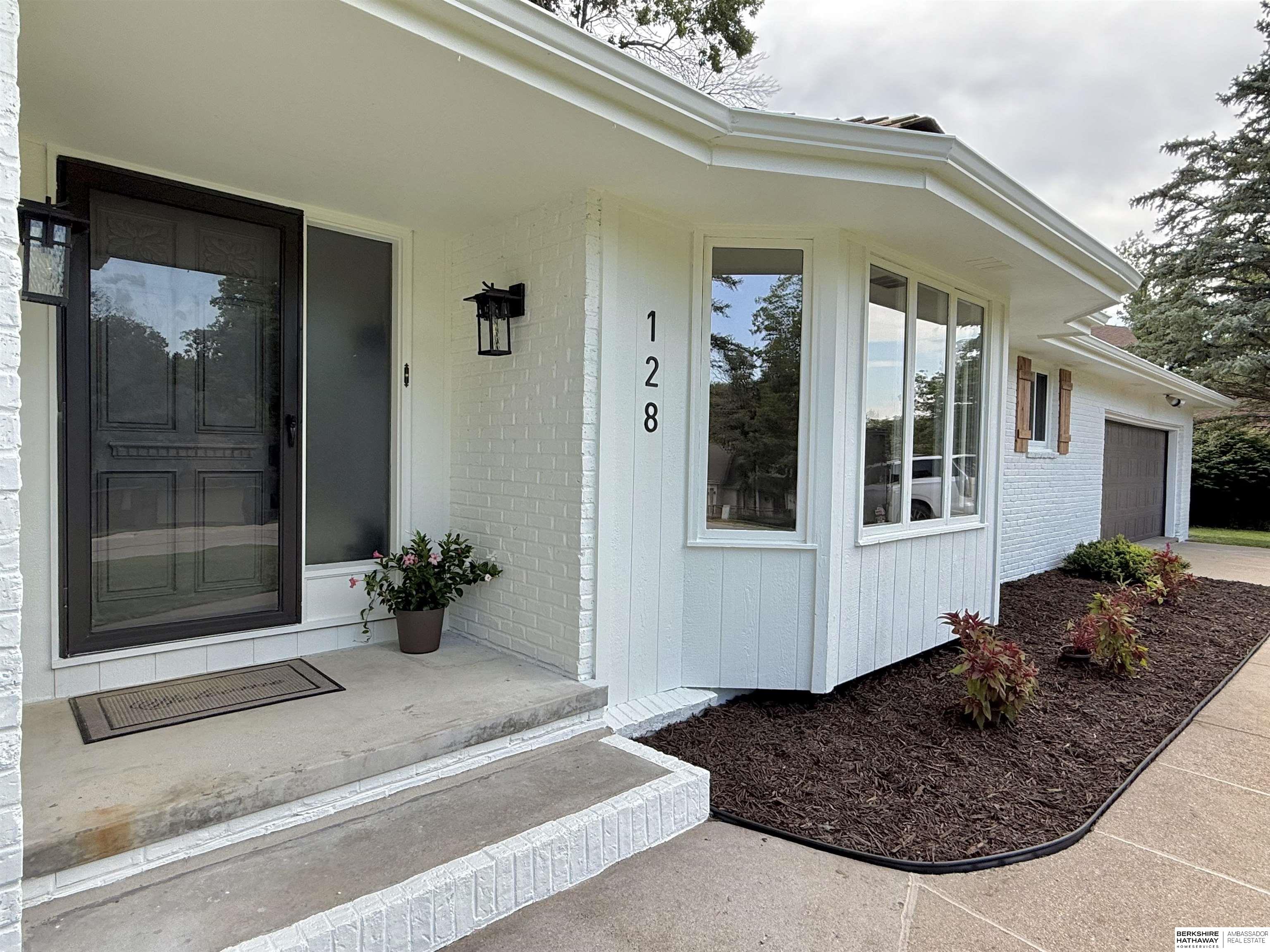 Council Bluffs, Iowa 51503, United States, 5 Bedrooms Bedrooms, ,4 BathroomsBathrooms,Residential,Active,197613