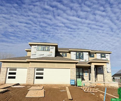 Photo of 9920 Laramie Street, Papillion, NE 68046 (MLS # 22512704)