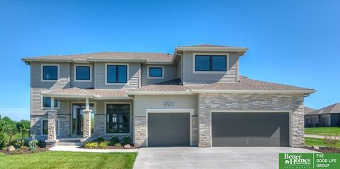 Photo of 9920 Laramie Street, Papillion, NE 68046 (MLS # 22512704)