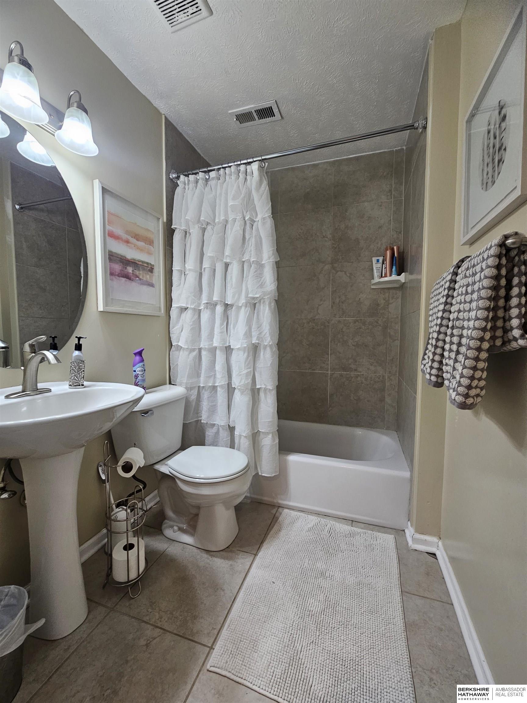 Omaha, Nebraska 68104, United States, 3 Bedrooms Bedrooms, ,2 BathroomsBathrooms,Residential,Pending,116467